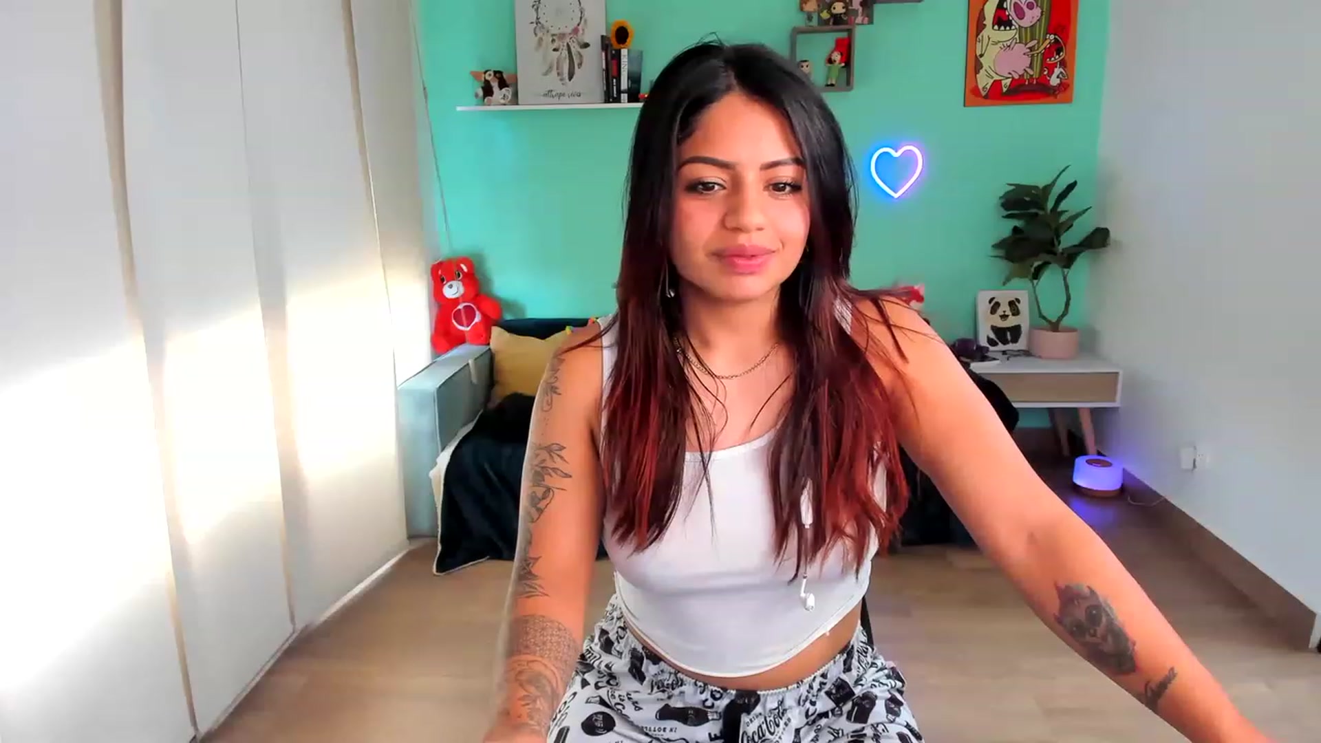 Gallery image thumbnail from SarishaLove's myfreecams stream on, 08/05/2023, 16:42 image 3 of 20