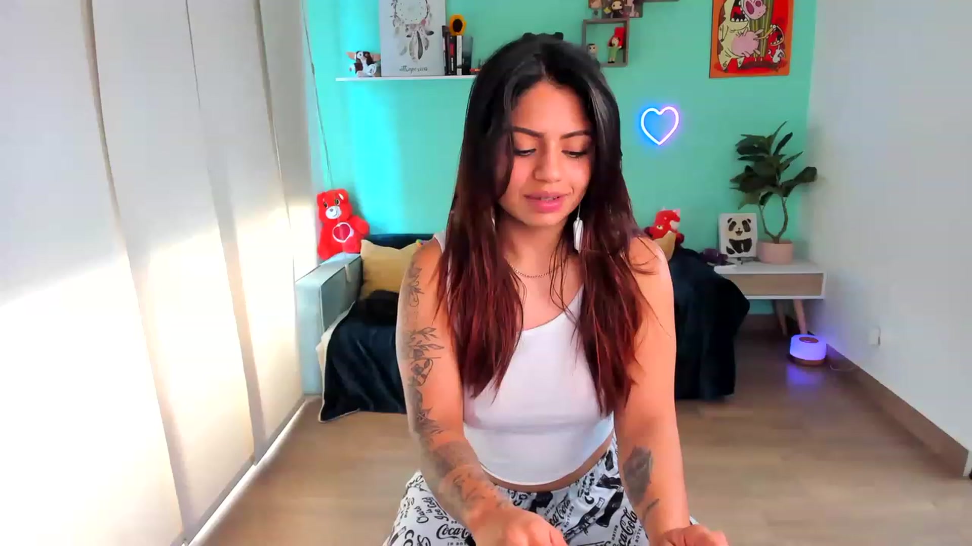 Gallery image thumbnail from SarishaLove's myfreecams stream on, 08/05/2023, 16:42 image 16 of 20