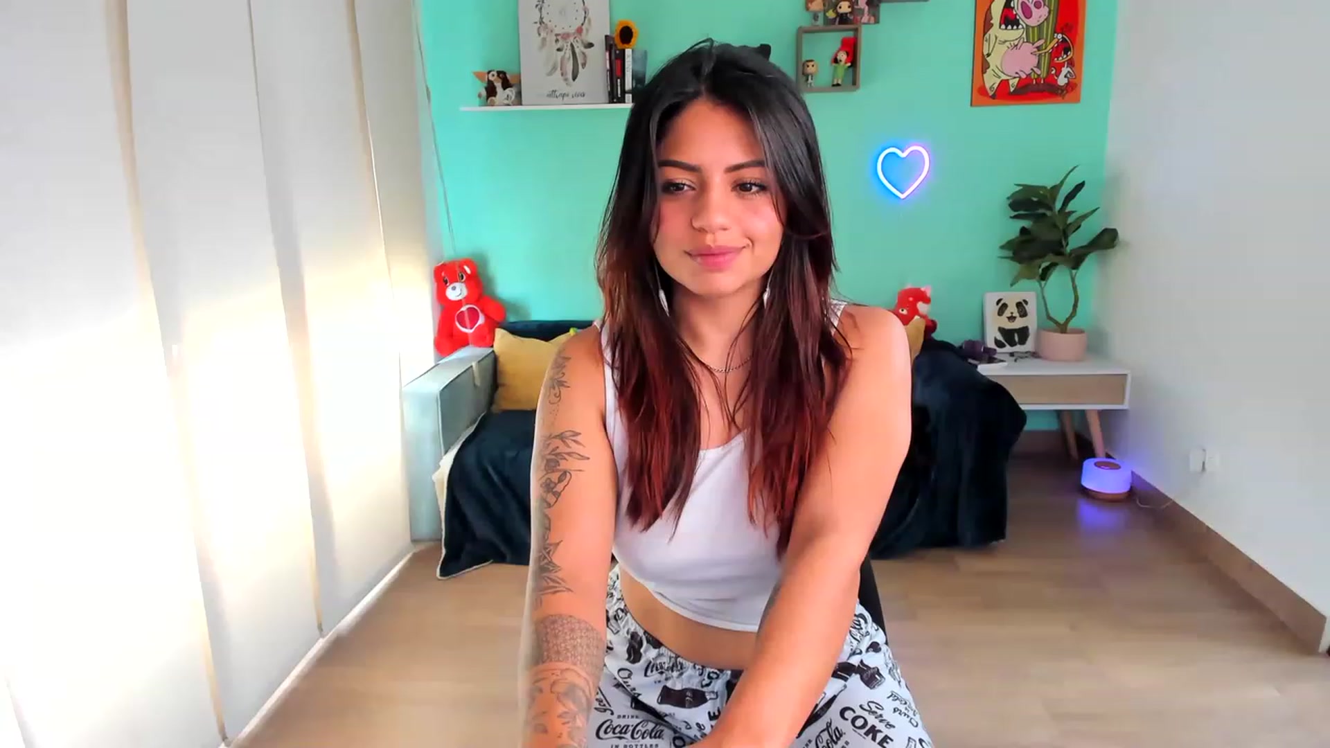 Gallery image thumbnail from SarishaLove's myfreecams stream on, 08/05/2023, 18:20 image 1 of 20
