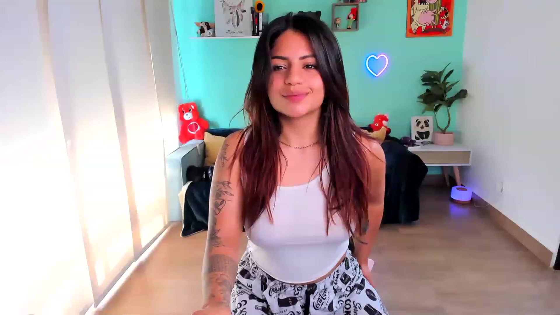 Gallery image thumbnail from SarishaLove's myfreecams stream on, 08/05/2023, 18:20 image 16 of 20