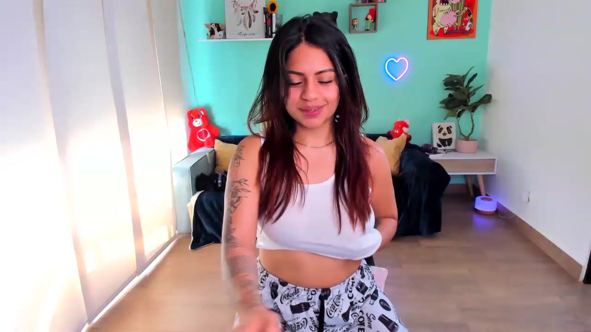 Gallery image thumbnail from SarishaLove's myfreecams stream on, 08/05/2023, 18:20 image 15 of 20