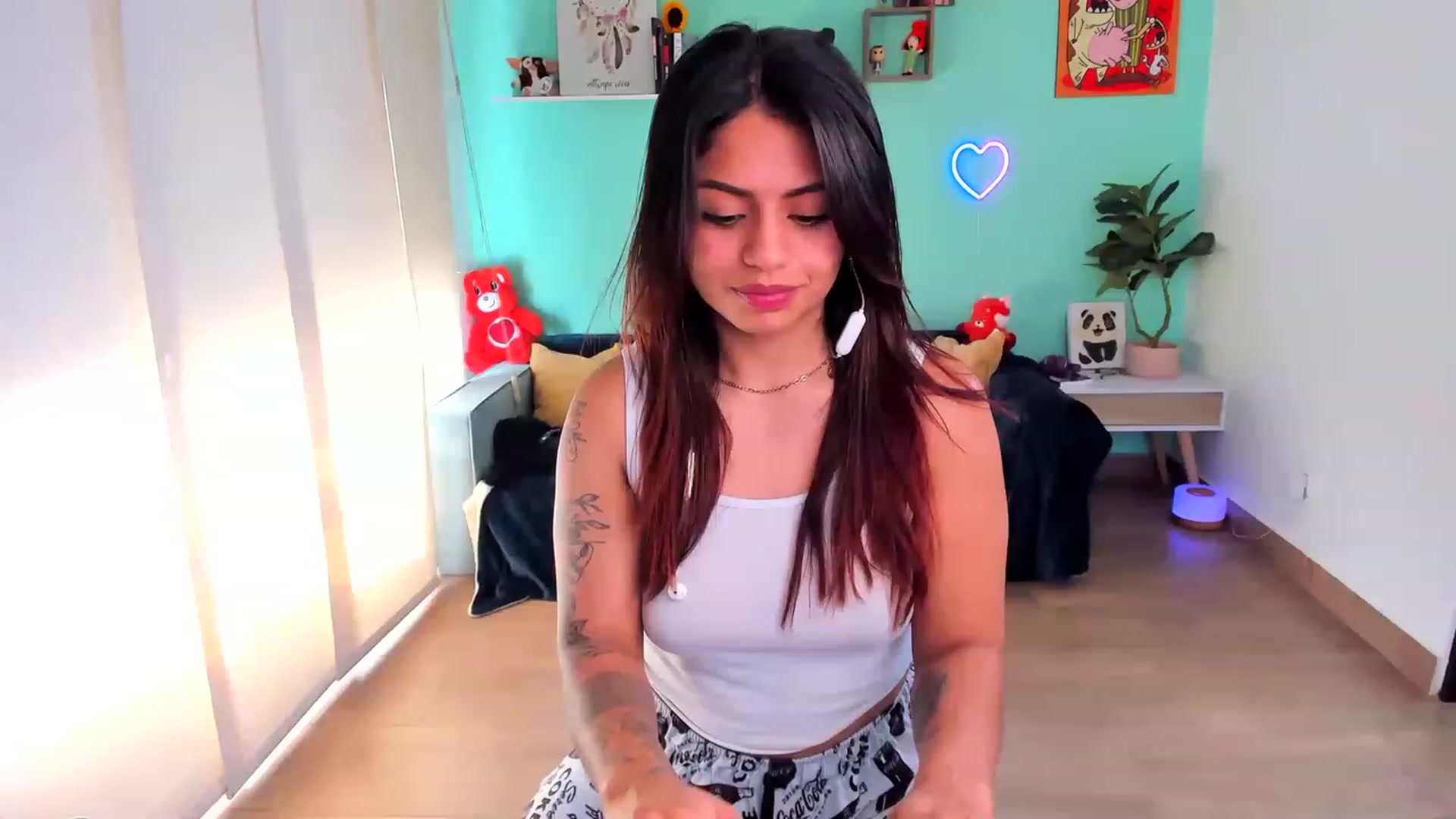 Gallery image thumbnail from SarishaLove's myfreecams stream on, 08/05/2023, 18:20 image 19 of 20
