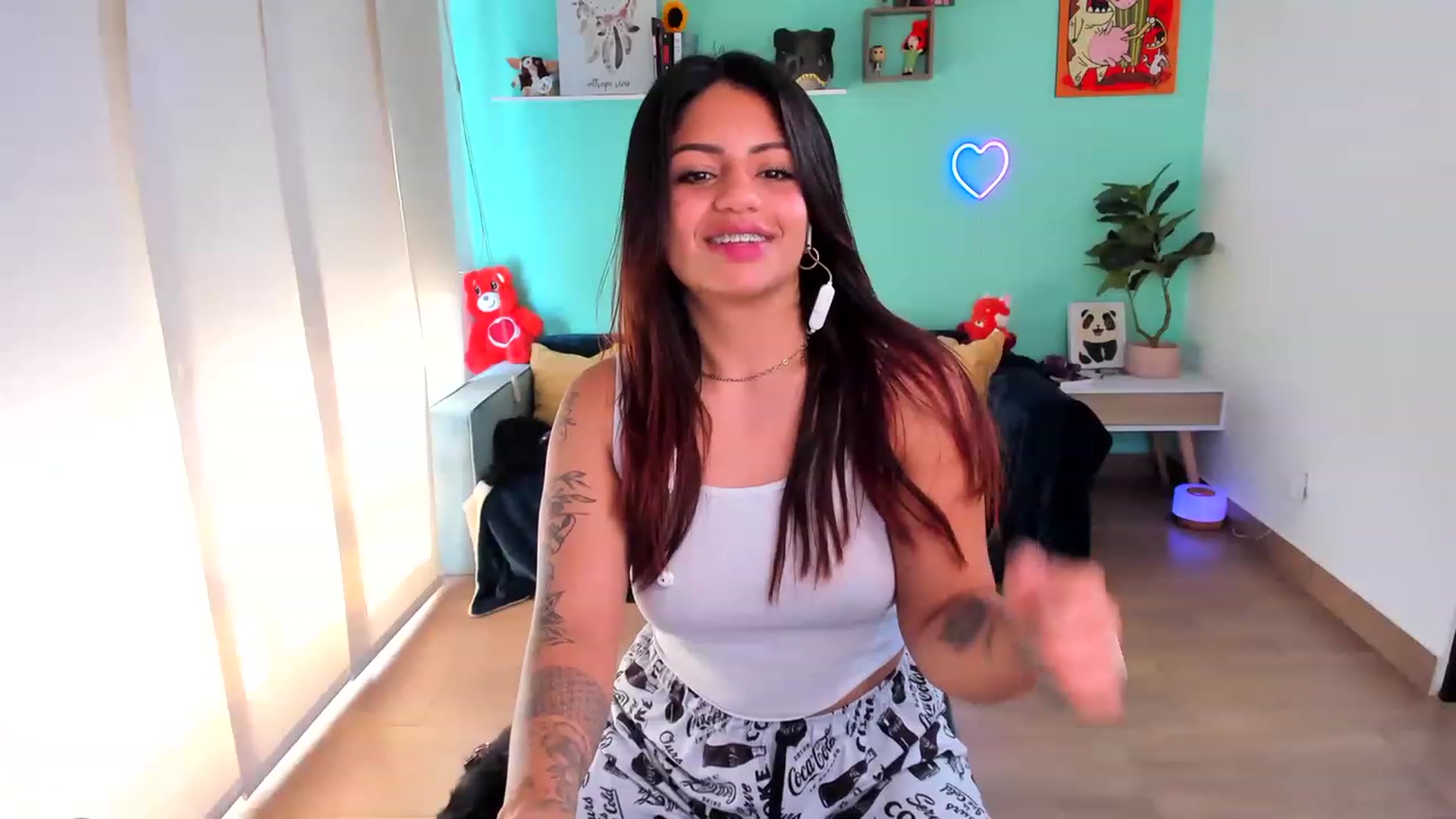 Gallery image thumbnail from SarishaLove's myfreecams stream on, 08/05/2023, 18:20 image 20 of 20