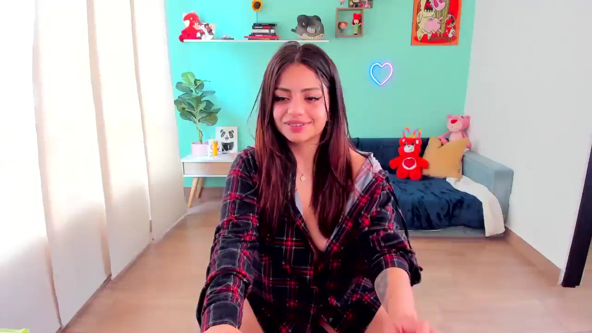 Gallery image thumbnail from SarishaLove's myfreecams stream on, 08/16/2023, 15:53 image 10 of 20