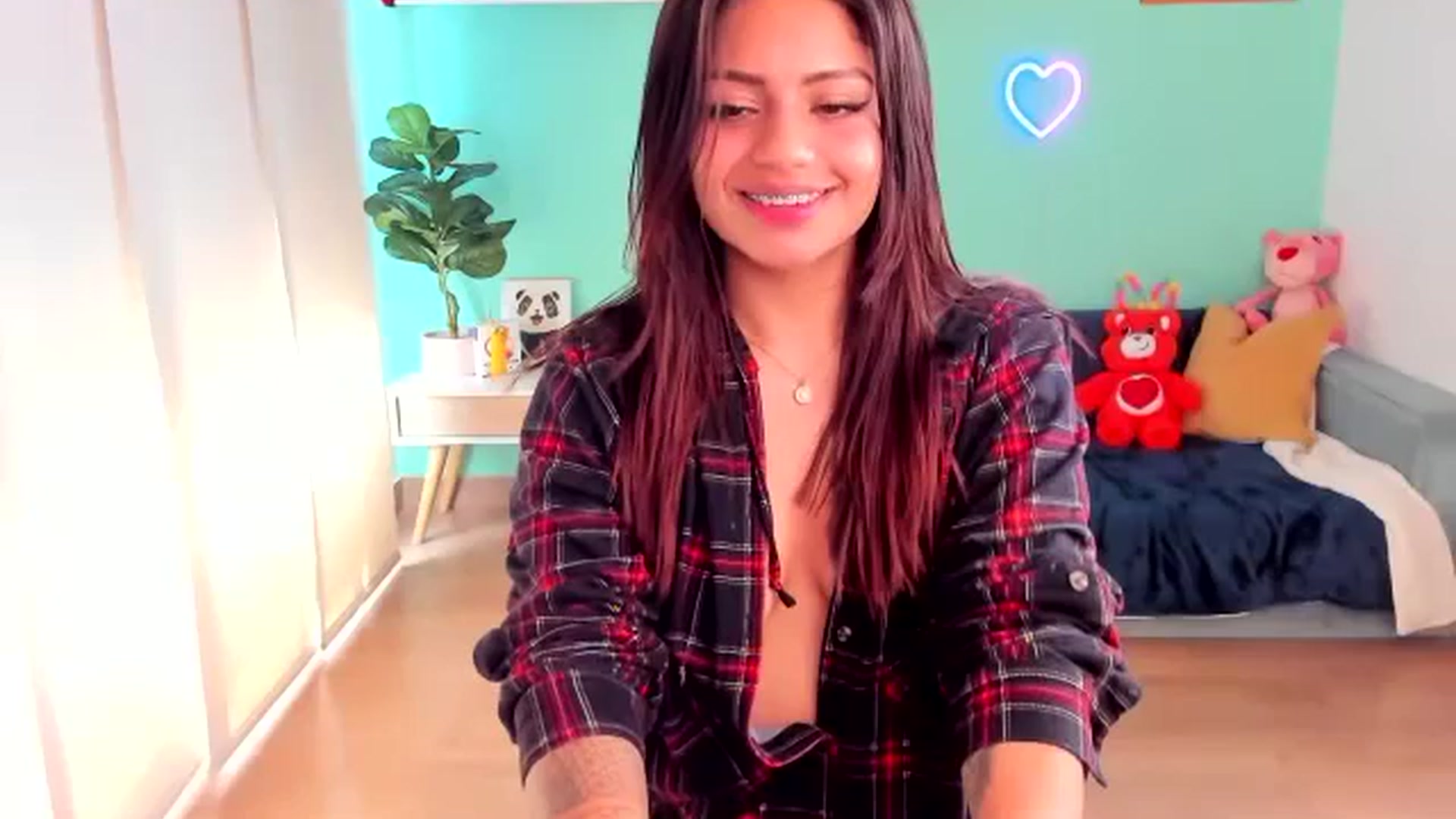 Gallery image thumbnail from SarishaLove's myfreecams stream on, 08/16/2023, 18:12 image 8 of 20