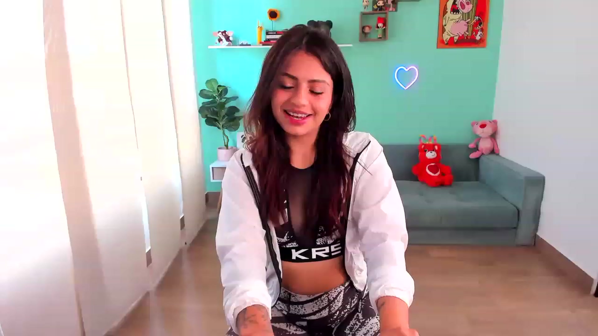 Gallery image thumbnail from SarishaLove's myfreecams stream on, 08/23/2023, 15:16 image 4 of 20
