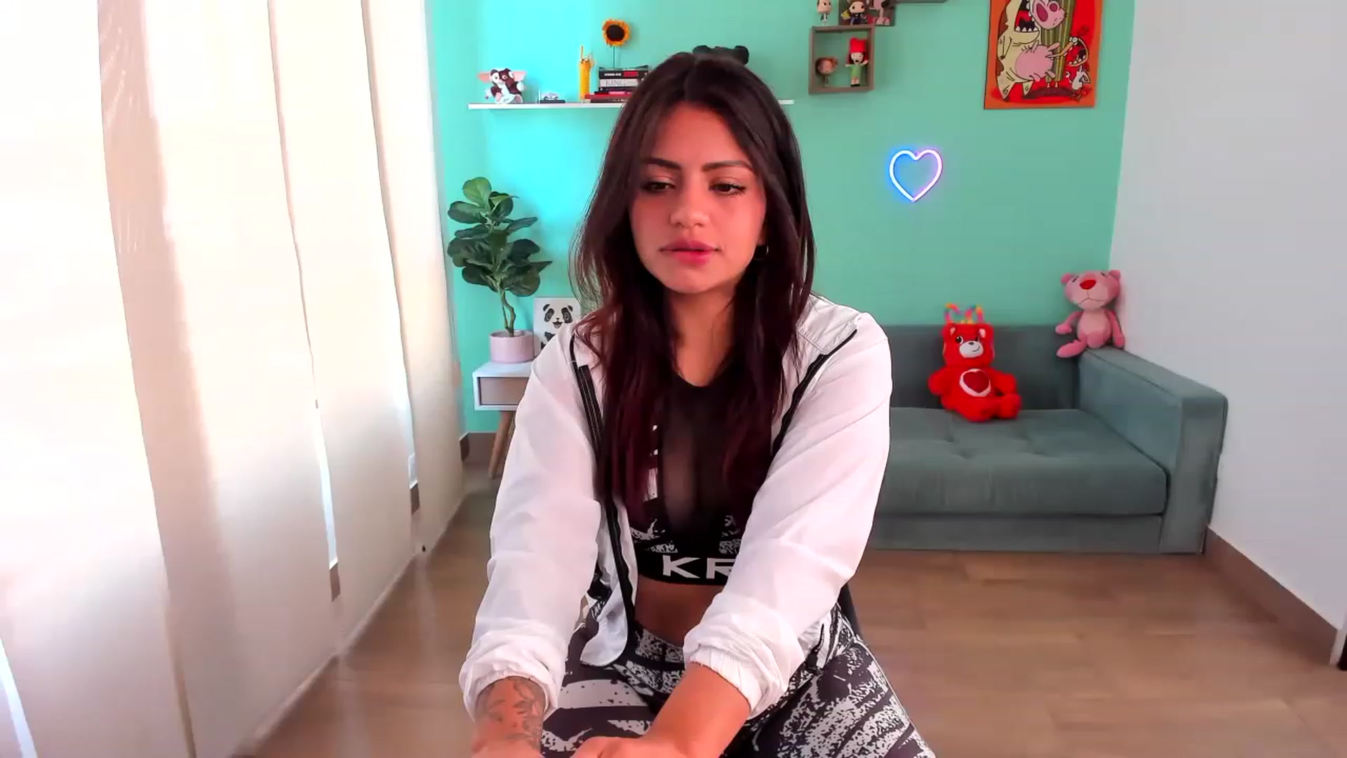 Gallery image thumbnail from SarishaLove's myfreecams stream on, 08/23/2023, 15:16 image 1 of 20