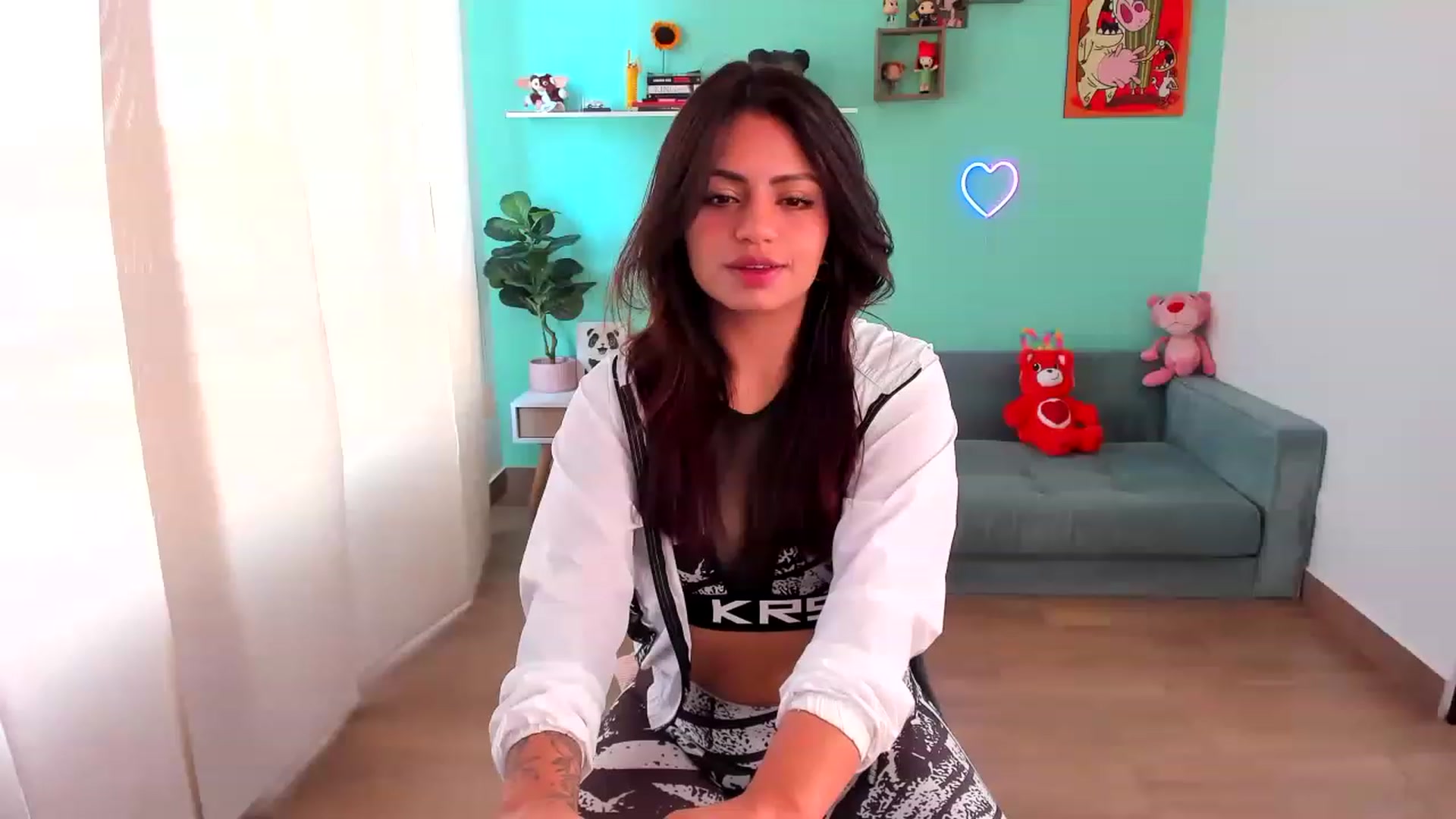 Gallery image thumbnail from SarishaLove's myfreecams stream on, 08/23/2023, 15:16 image 11 of 20
