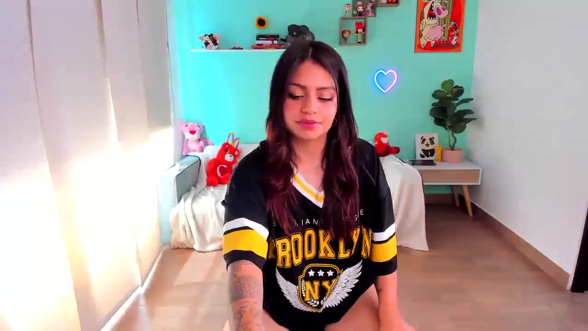 Gallery image thumbnail from SarishaLove's myfreecams stream on, 08/29/2023, 19:15 image 15 of 20