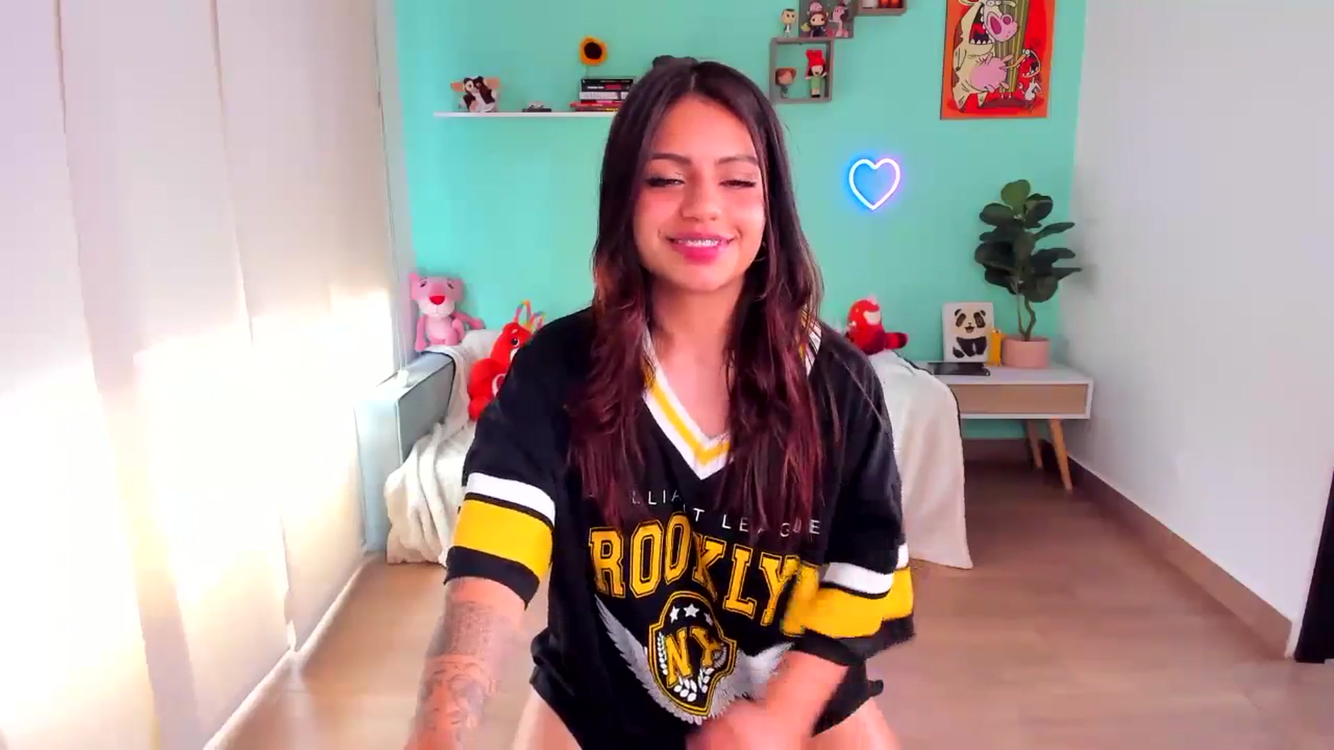 Gallery image thumbnail from SarishaLove's myfreecams stream on, 08/29/2023, 19:15 image 13 of 20