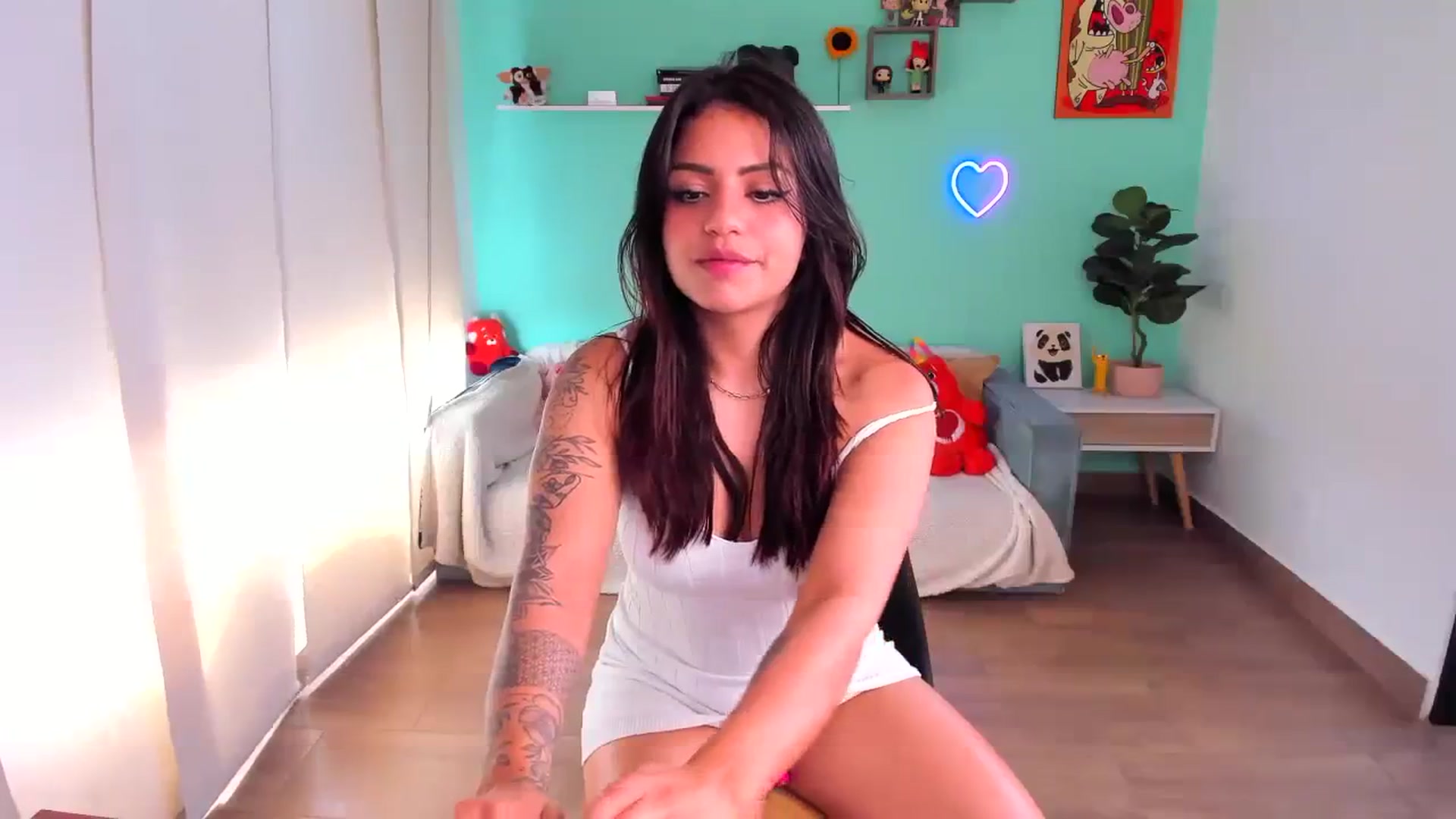 Gallery image thumbnail from SarishaLove's myfreecams stream on, 08/31/2023, 17:44 image 15 of 20