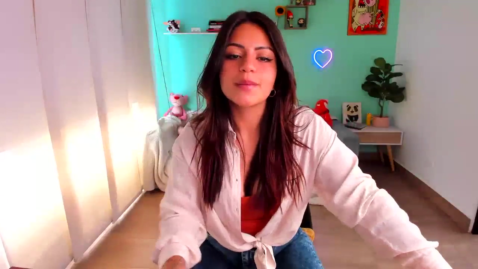 Gallery image thumbnail from SarishaLove's myfreecams stream on, 09/04/2023, 18:18 image 3 of 20