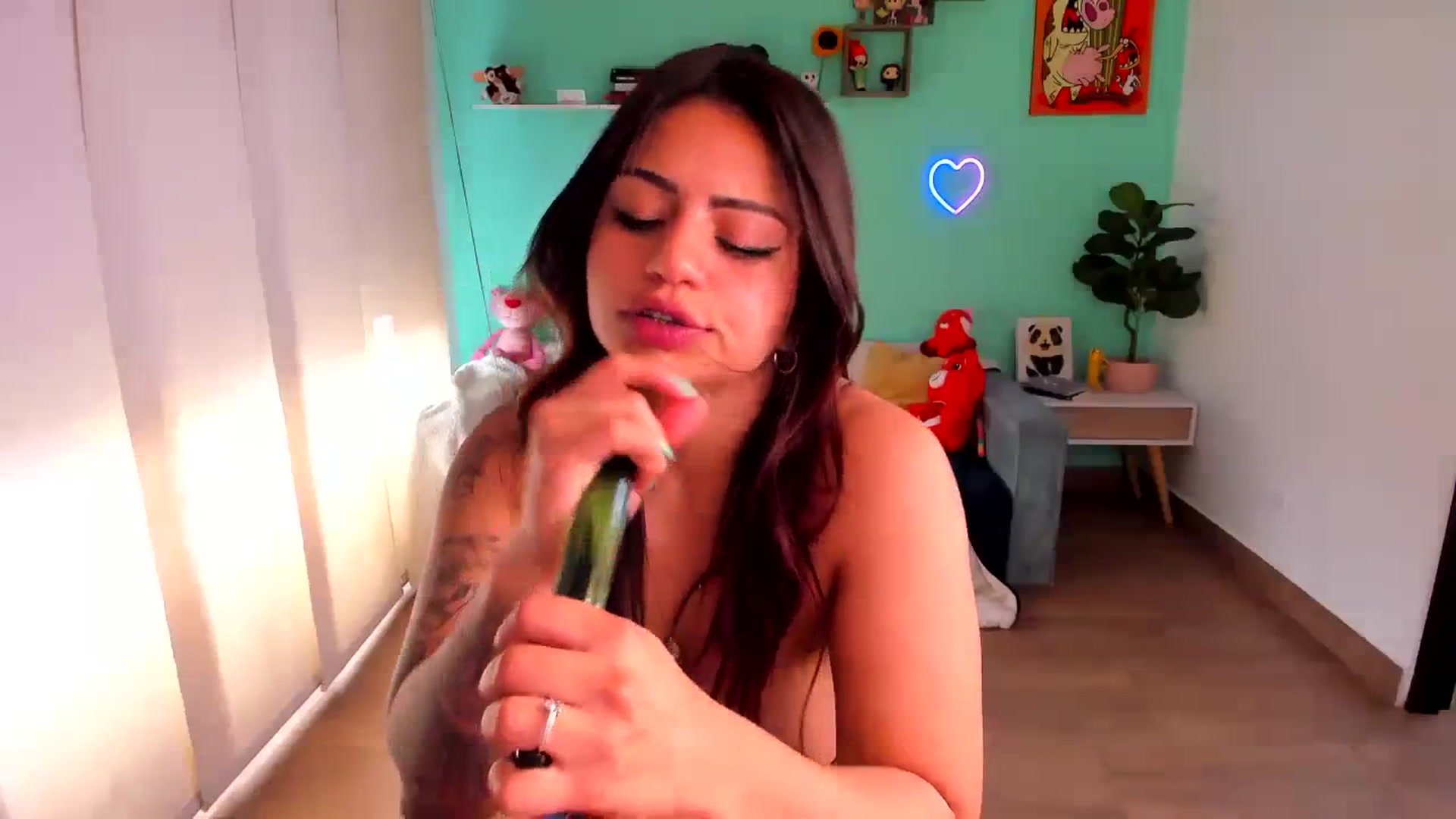 Gallery image thumbnail from SarishaLove's myfreecams stream on, 09/04/2023, 18:18 image 14 of 20