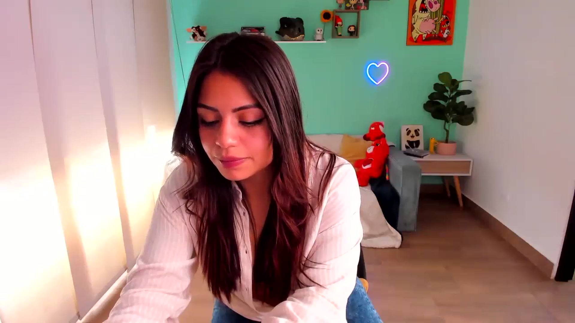 Gallery image thumbnail from SarishaLove's myfreecams stream on, 09/04/2023, 18:18 image 8 of 20