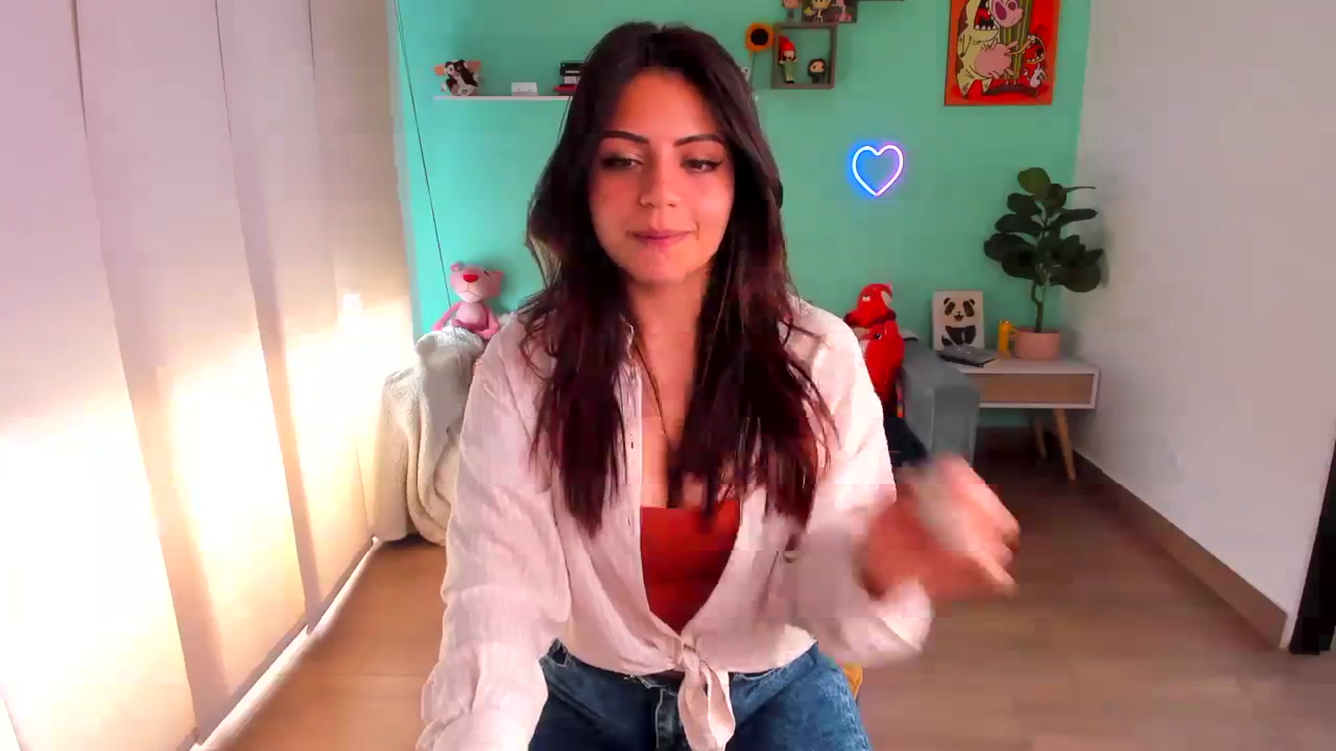 Gallery image thumbnail from SarishaLove's myfreecams stream on, 09/04/2023, 18:18 image 10 of 20