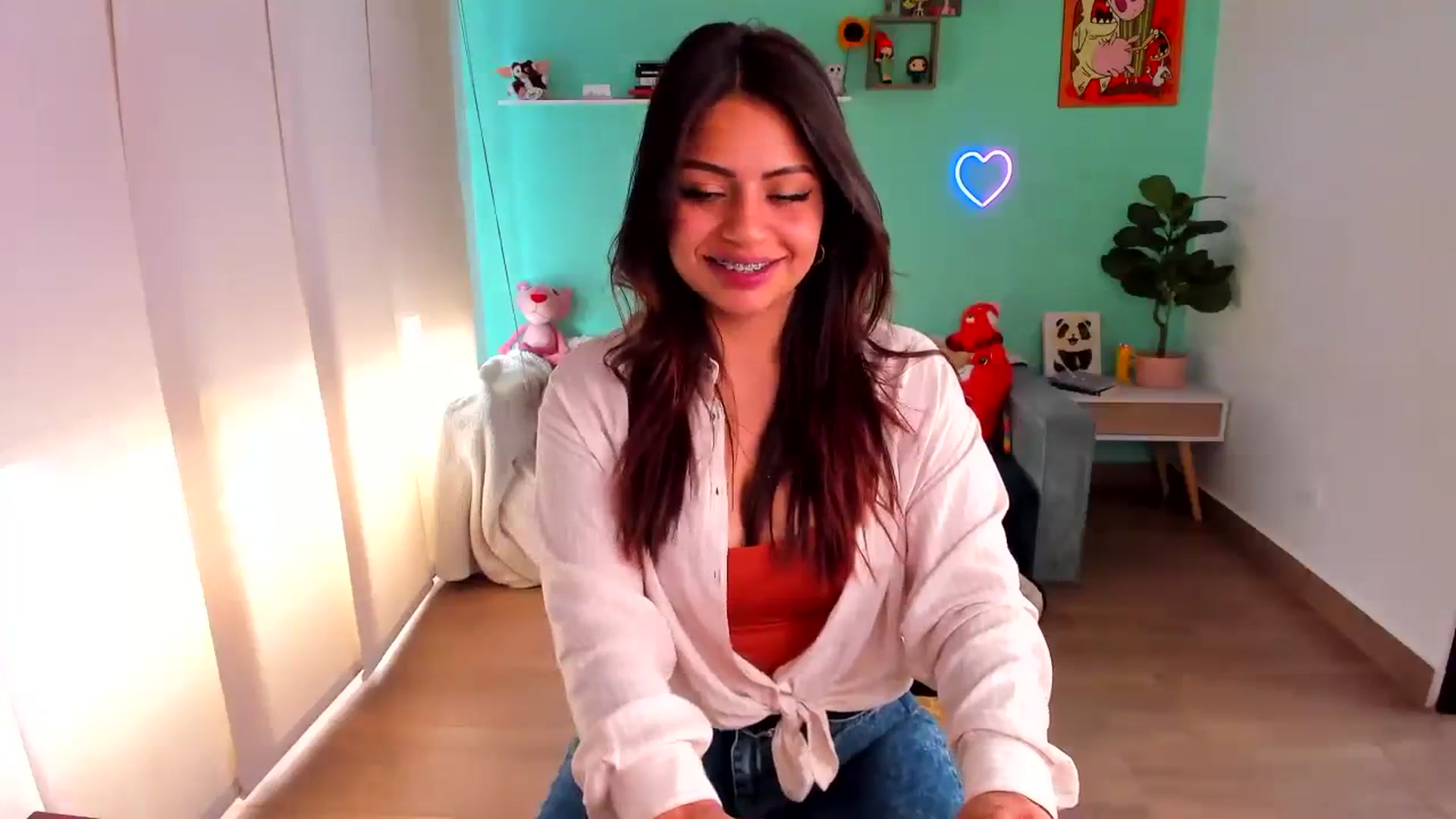 Gallery image thumbnail from SarishaLove's myfreecams stream on, 09/04/2023, 18:18 image 4 of 20