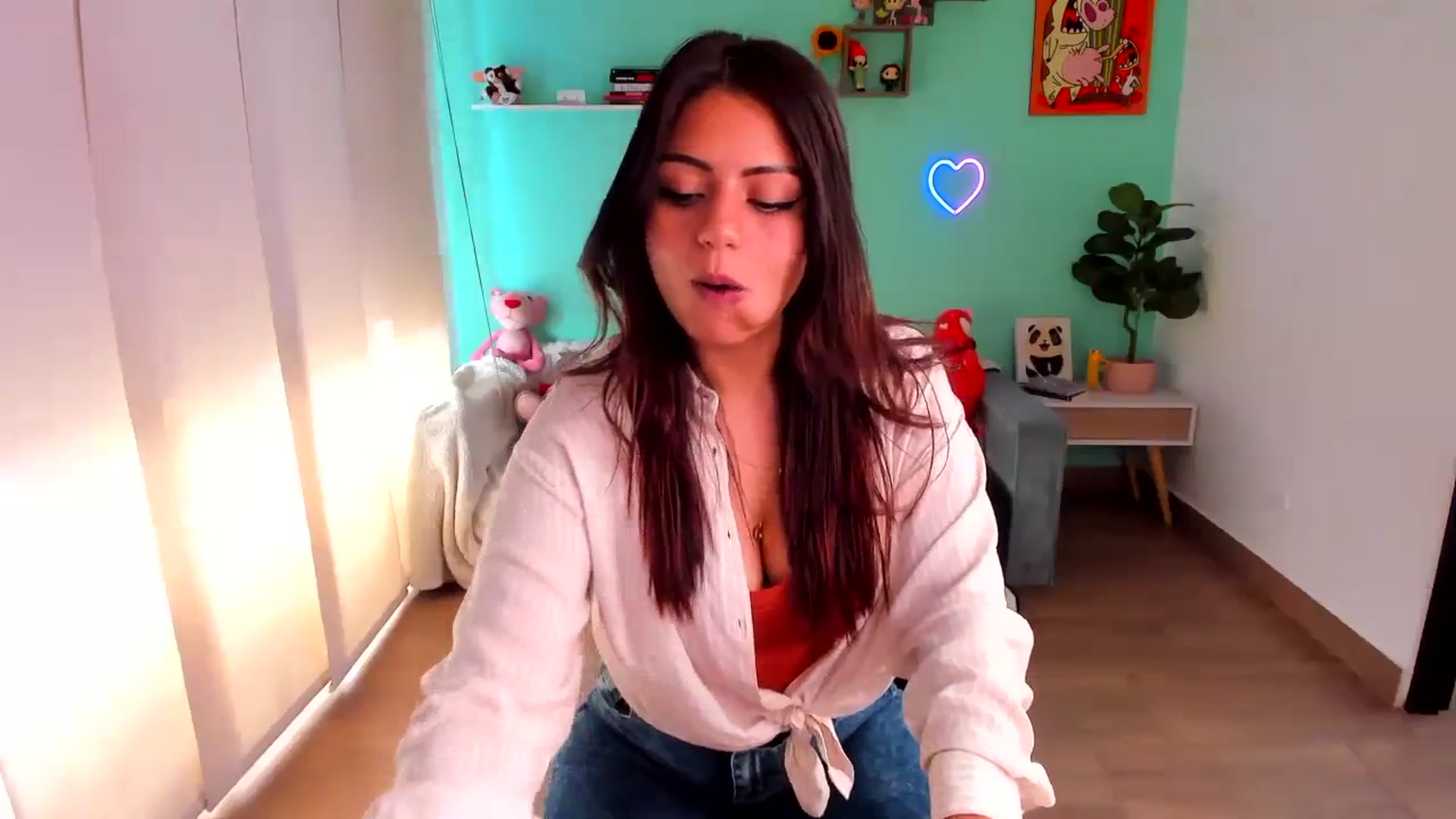 Gallery image thumbnail from SarishaLove's myfreecams stream on, 09/04/2023, 18:18 image 7 of 20