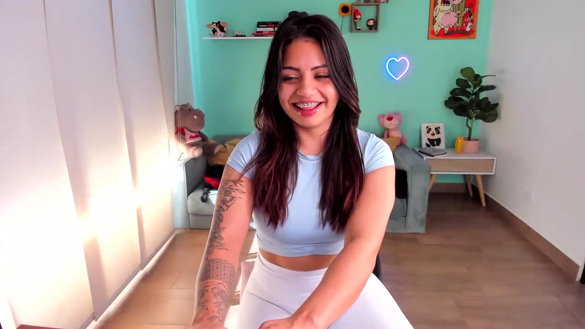 Gallery image thumbnail from SarishaLove's myfreecams stream on, 09/06/2023, 20:44 image 19 of 20