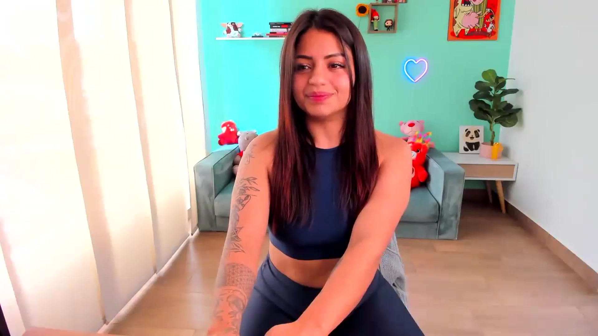 Gallery image thumbnail from SarishaLove's myfreecams stream on, 09/08/2023, 17:12 image 14 of 20