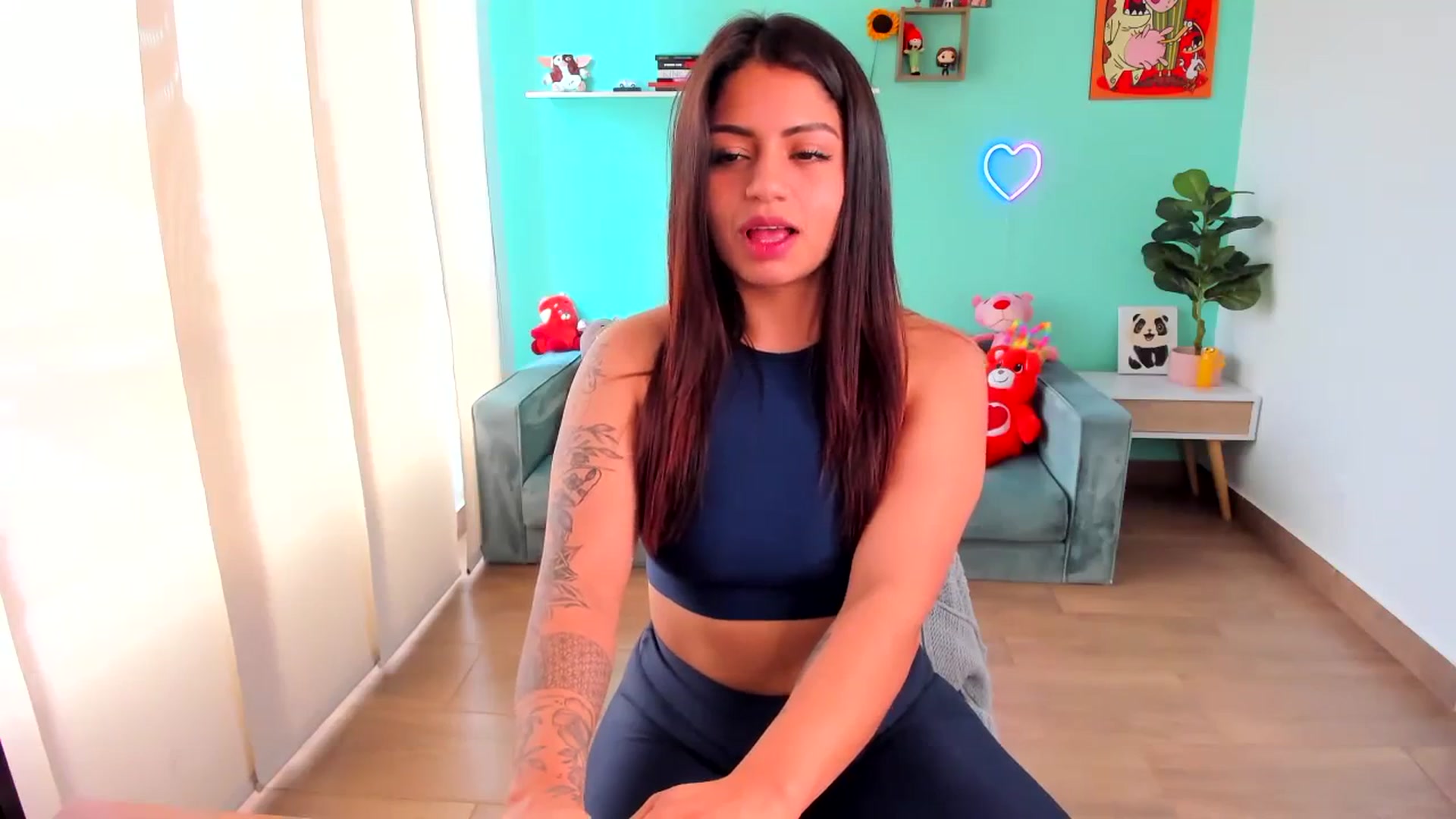 Gallery image thumbnail from SarishaLove's myfreecams stream on, 09/08/2023, 17:12 image 8 of 20