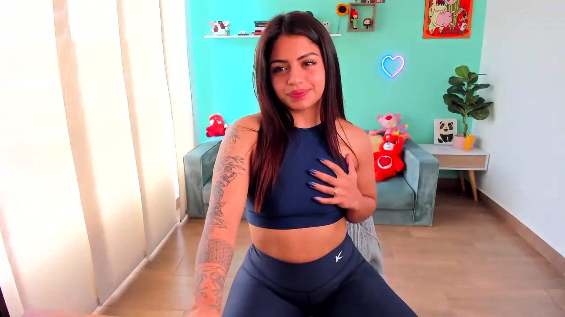 Gallery image thumbnail from SarishaLove's myfreecams stream on, 09/08/2023, 17:12 image 5 of 20