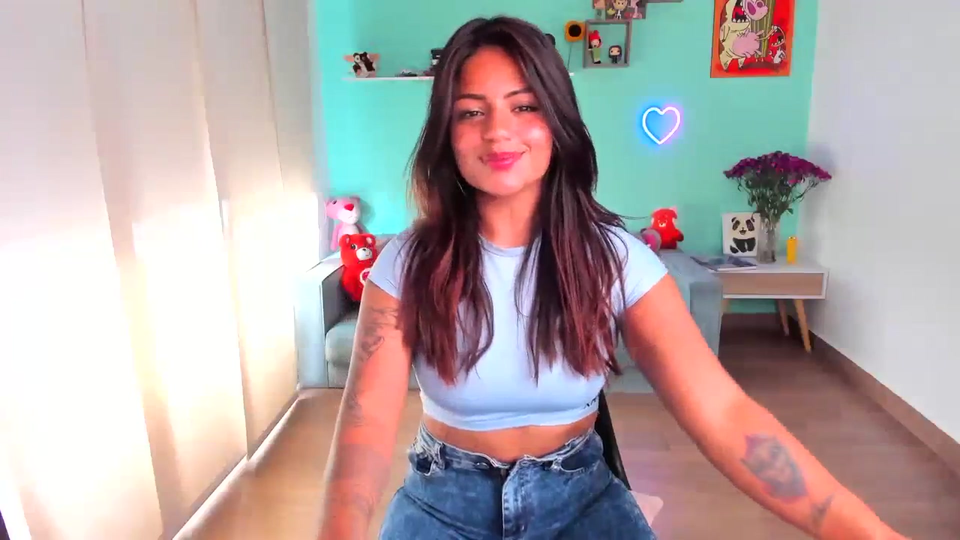 Gallery image thumbnail from SarishaLove's myfreecams stream on, 09/26/2023, 17:25 image 10 of 20