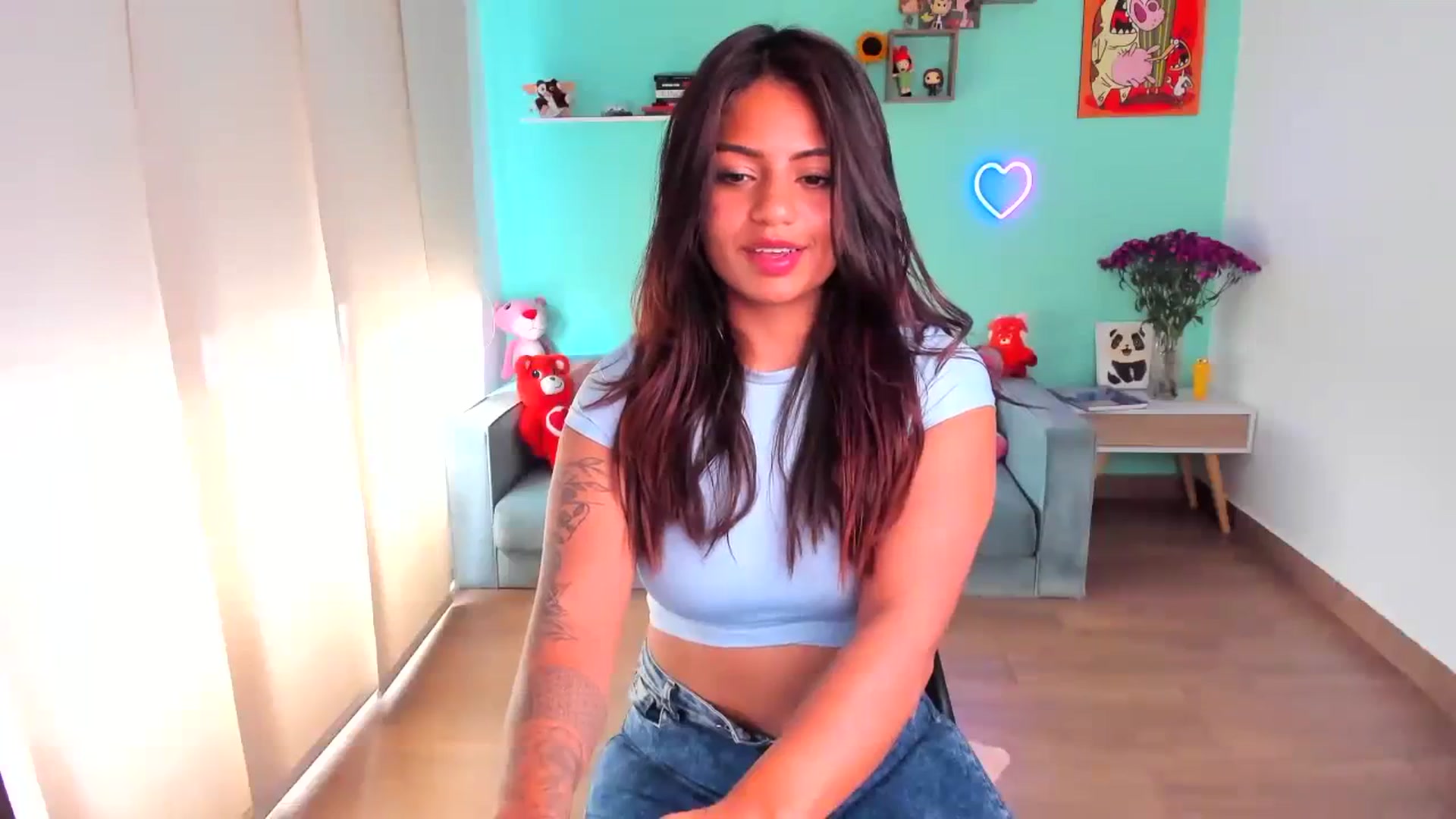 Gallery image thumbnail from SarishaLove's myfreecams stream on, 09/26/2023, 17:25 image 12 of 20