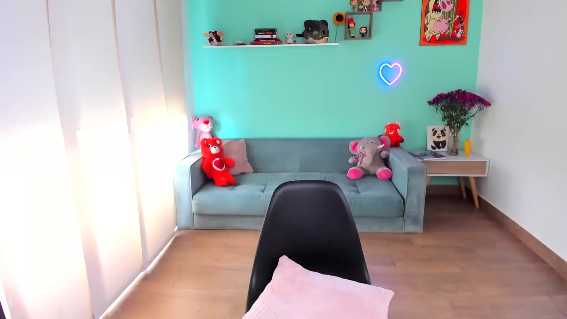 Gallery image thumbnail from SarishaLove's myfreecams stream on, 09/26/2023, 17:25 image 11 of 20