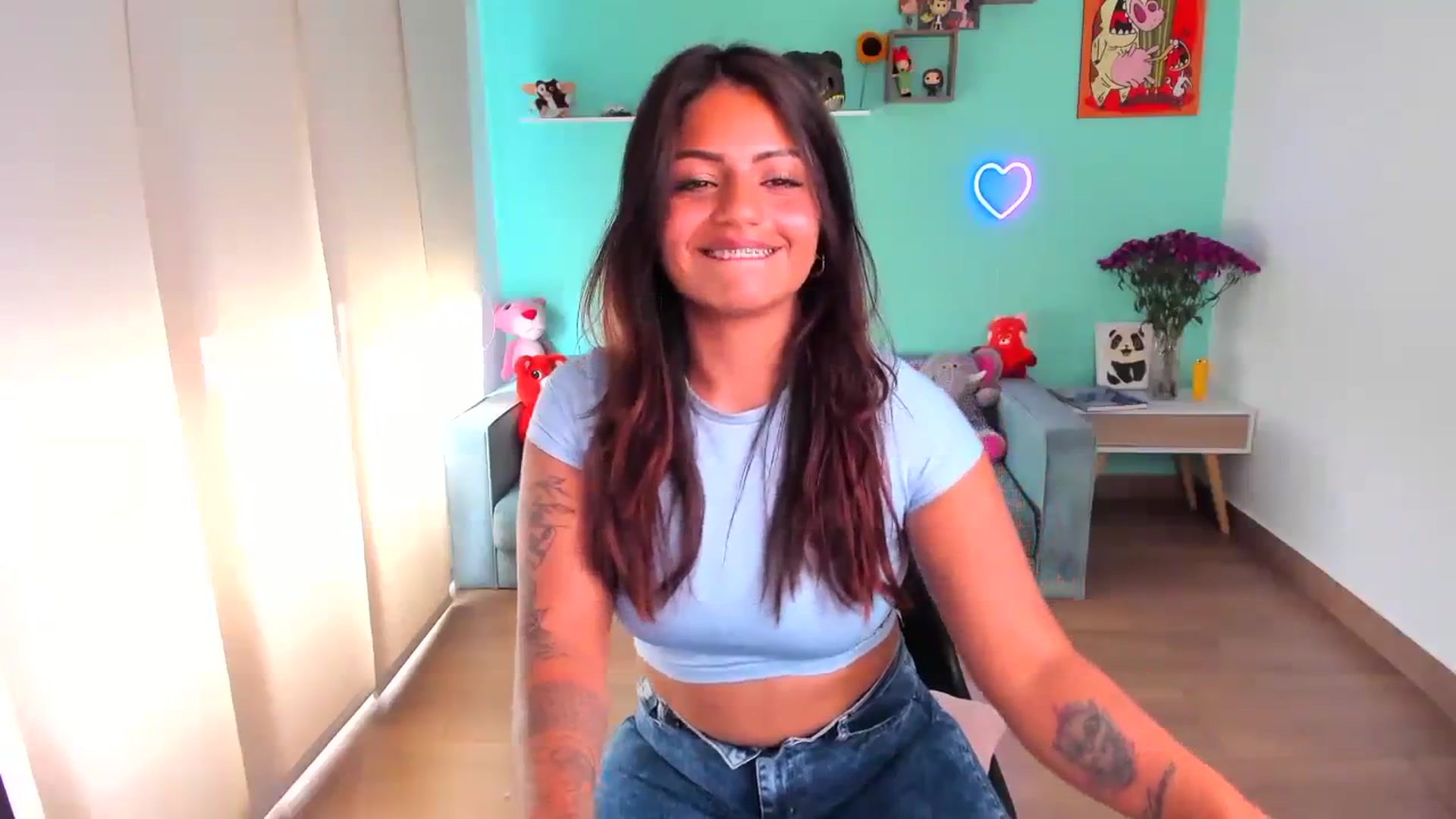 Gallery image thumbnail from SarishaLove's myfreecams stream on, 09/26/2023, 17:25 image 8 of 20