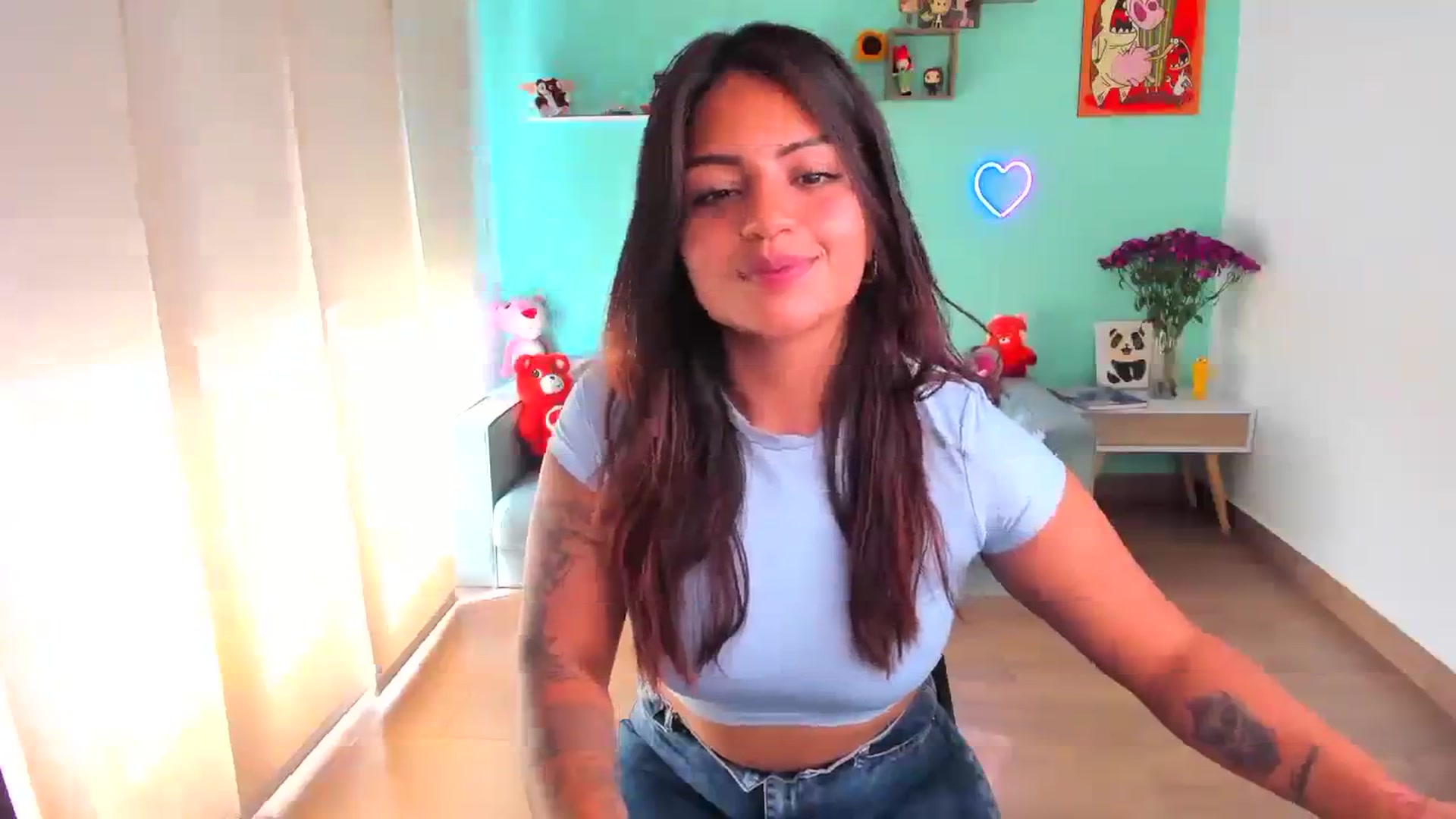 Gallery image thumbnail from SarishaLove's myfreecams stream on, 09/26/2023, 18:37 image 16 of 20
