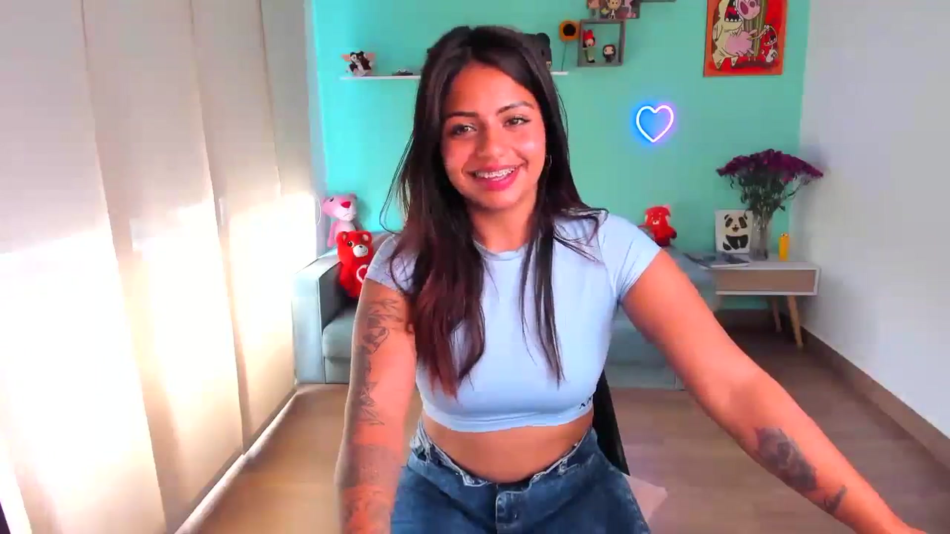 Gallery image thumbnail from SarishaLove's myfreecams stream on, 09/26/2023, 18:37 image 3 of 20