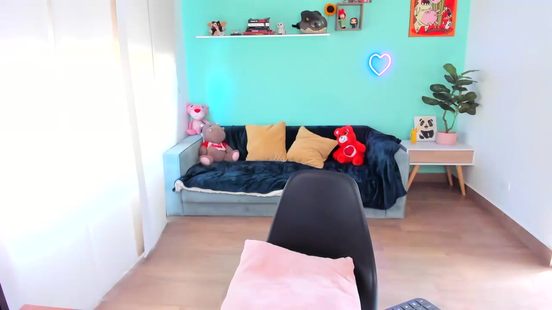 Gallery image thumbnail from SarishaLove's myfreecams stream on, 10/02/2023, 14:30 image 20 of 20