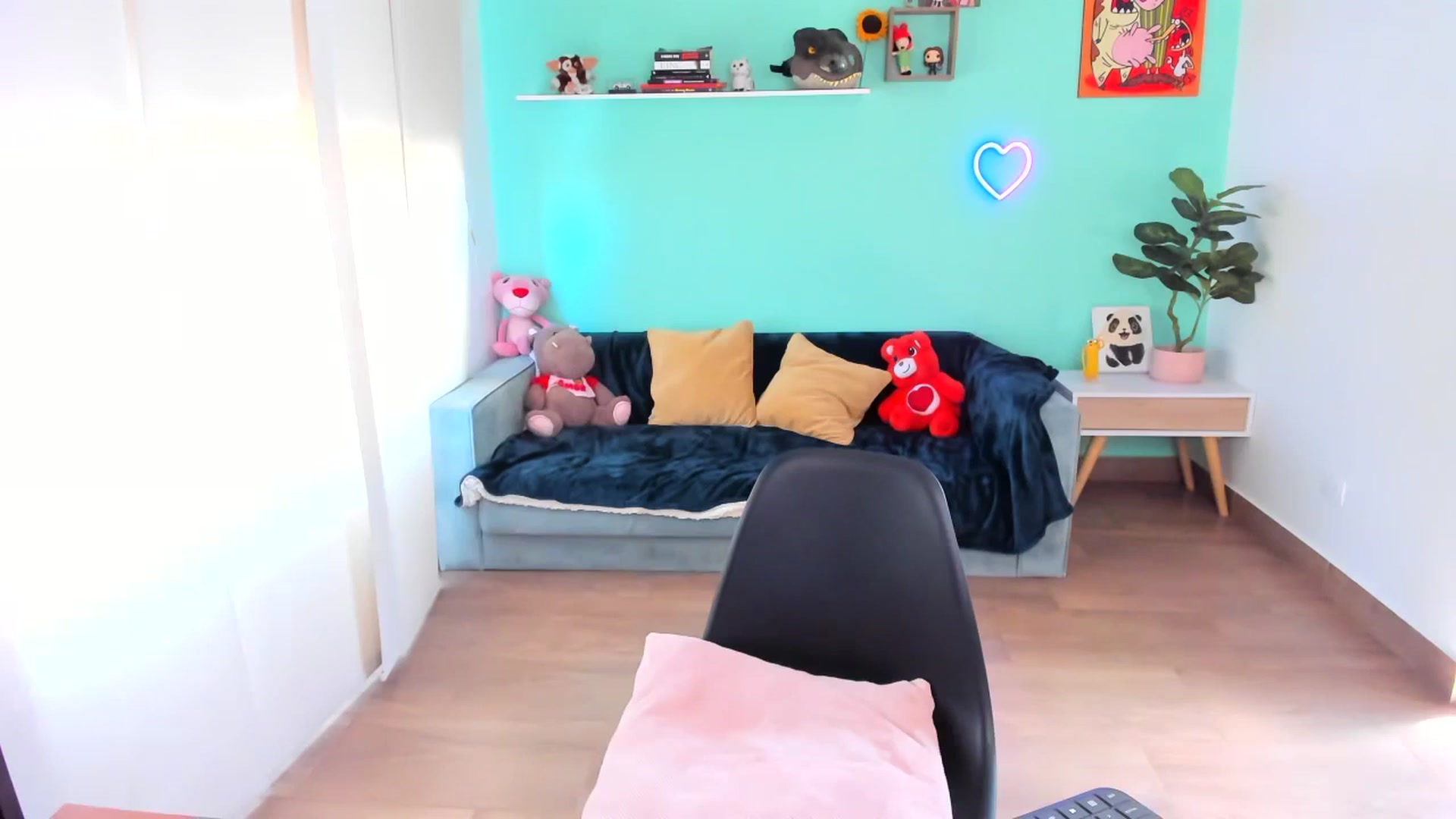Gallery image thumbnail from SarishaLove's myfreecams stream on, 10/02/2023, 14:30 image 19 of 20