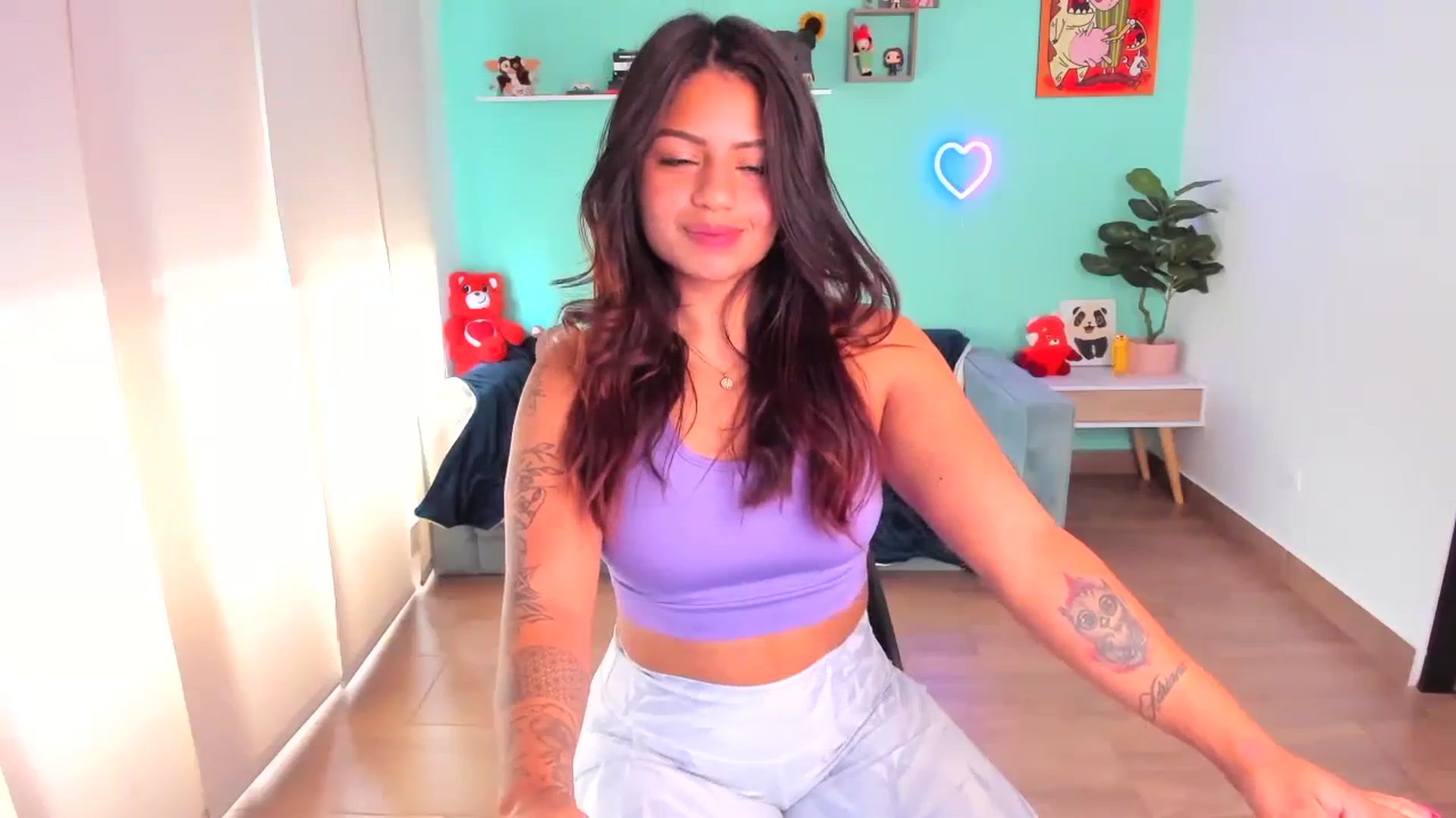 Gallery image thumbnail from SarishaLove's myfreecams stream on, 10/05/2023, 12:50 image 20 of 20