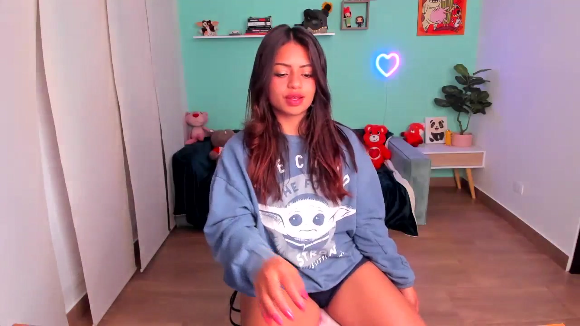Gallery image thumbnail from SarishaLove's myfreecams stream on, 10/06/2023, 12:31 image 4 of 20
