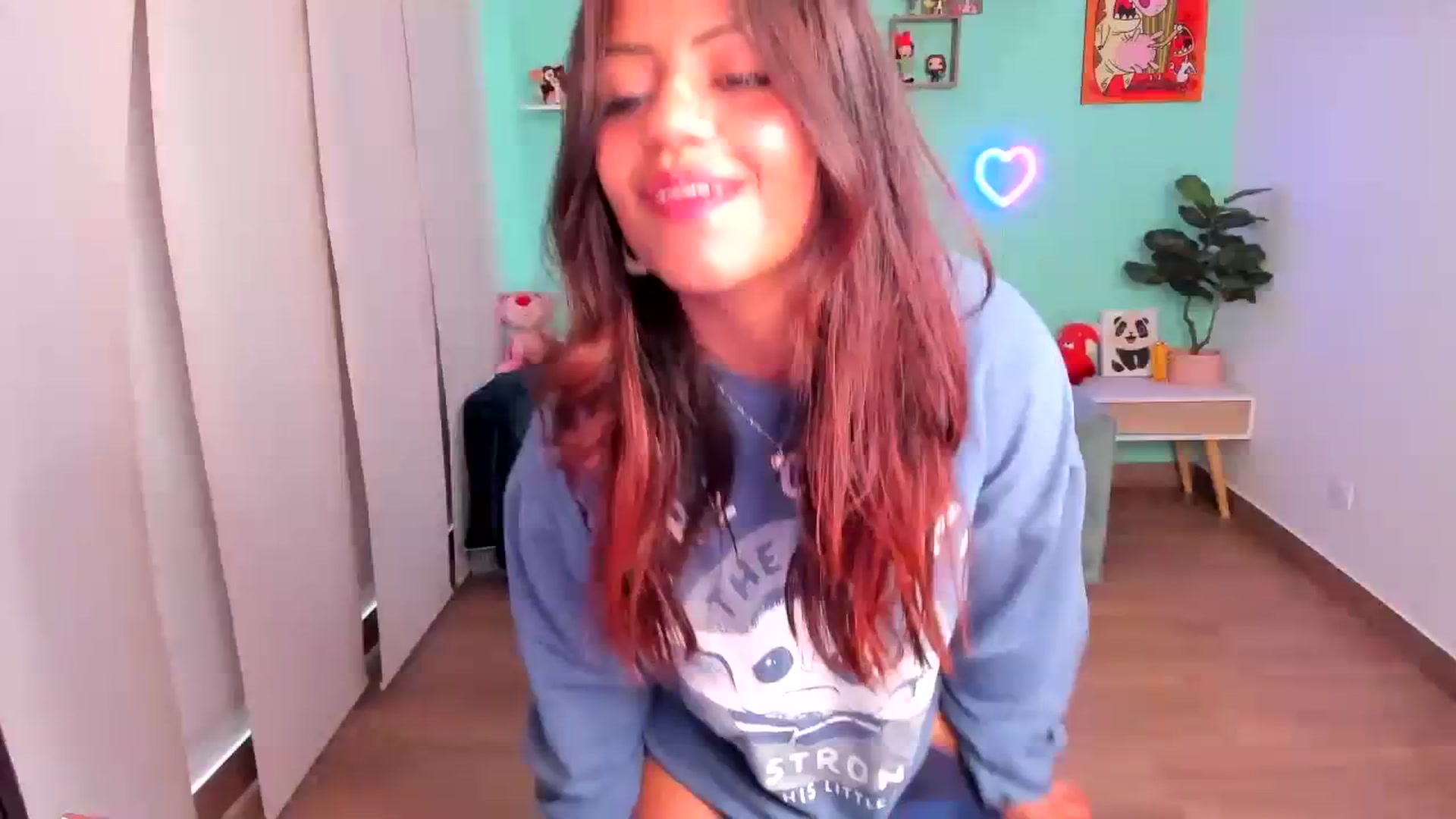 Gallery image thumbnail from SarishaLove's myfreecams stream on, 10/06/2023, 12:31 image 18 of 20