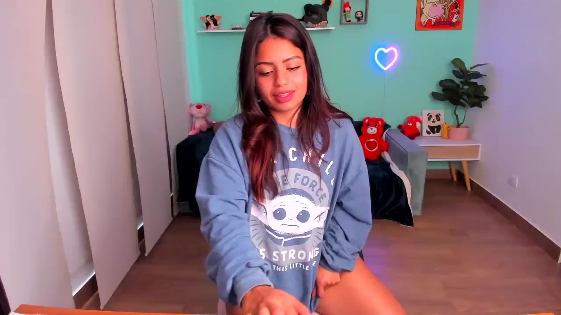 Gallery image thumbnail from SarishaLove's myfreecams stream on, 10/06/2023, 12:31 image 20 of 20