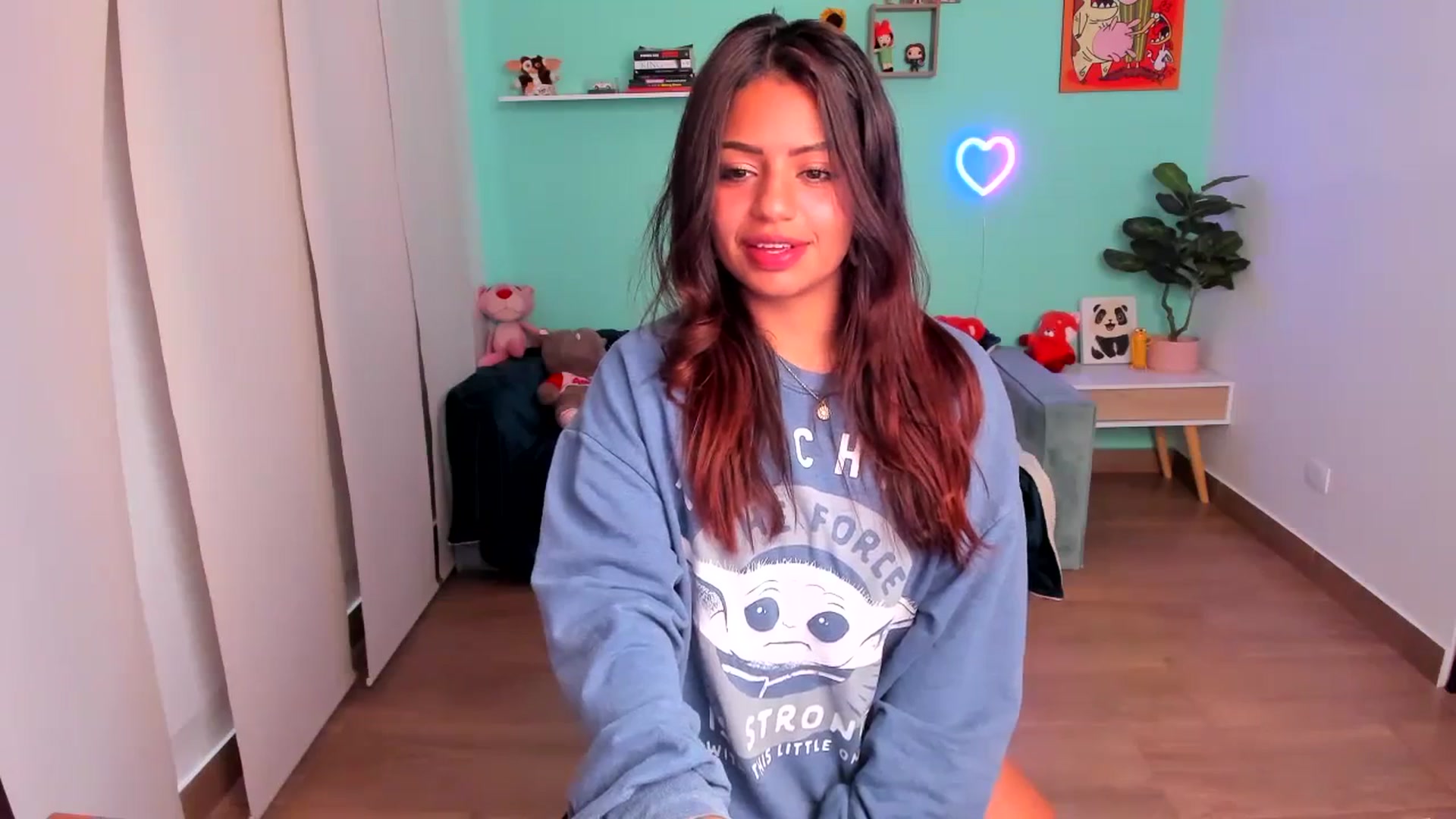 Gallery image thumbnail from SarishaLove's myfreecams stream on, 10/06/2023, 12:31 image 12 of 20