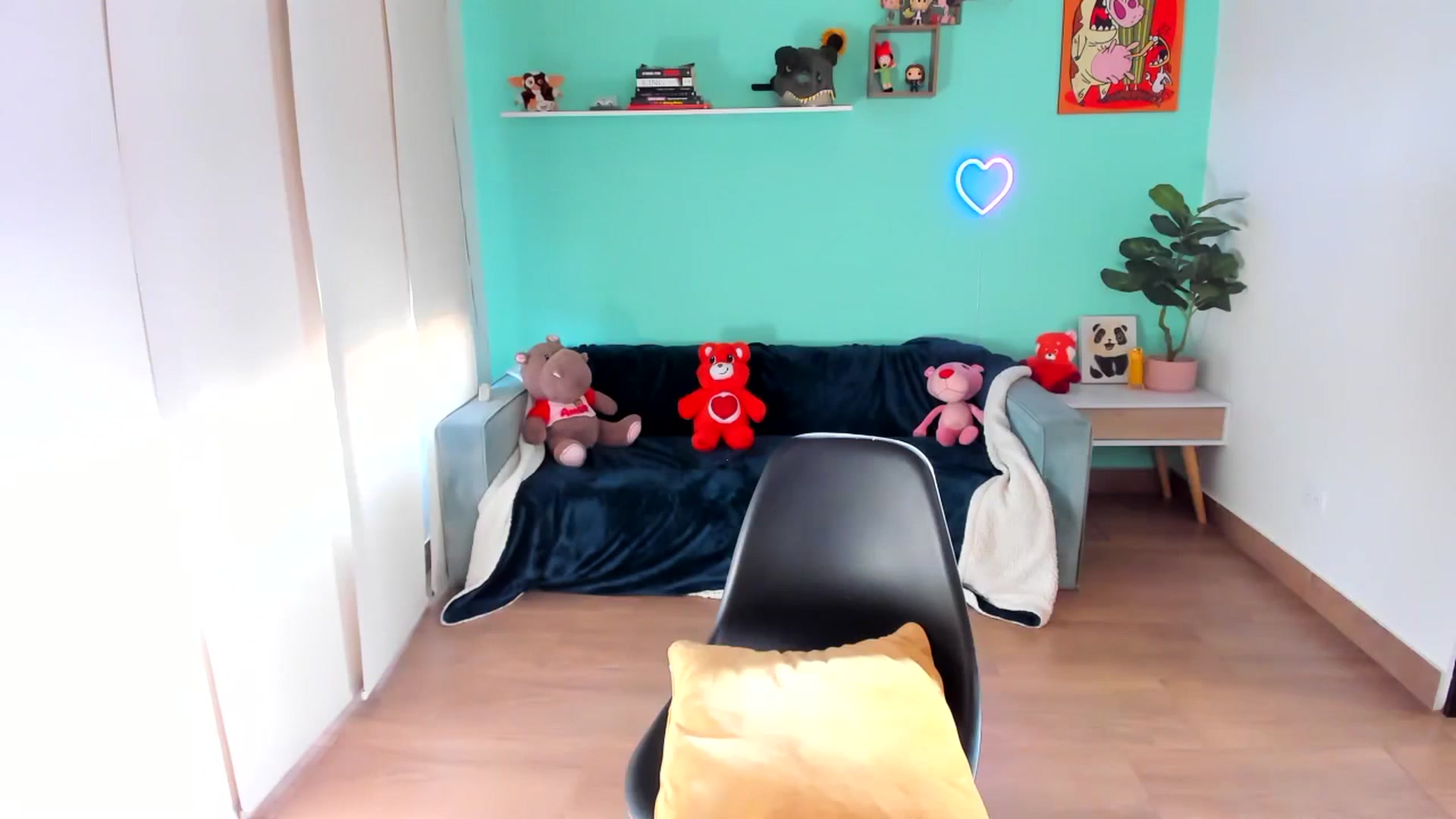Gallery image thumbnail from SarishaLove's myfreecams stream on, 10/08/2023, 12:30 image 16 of 20