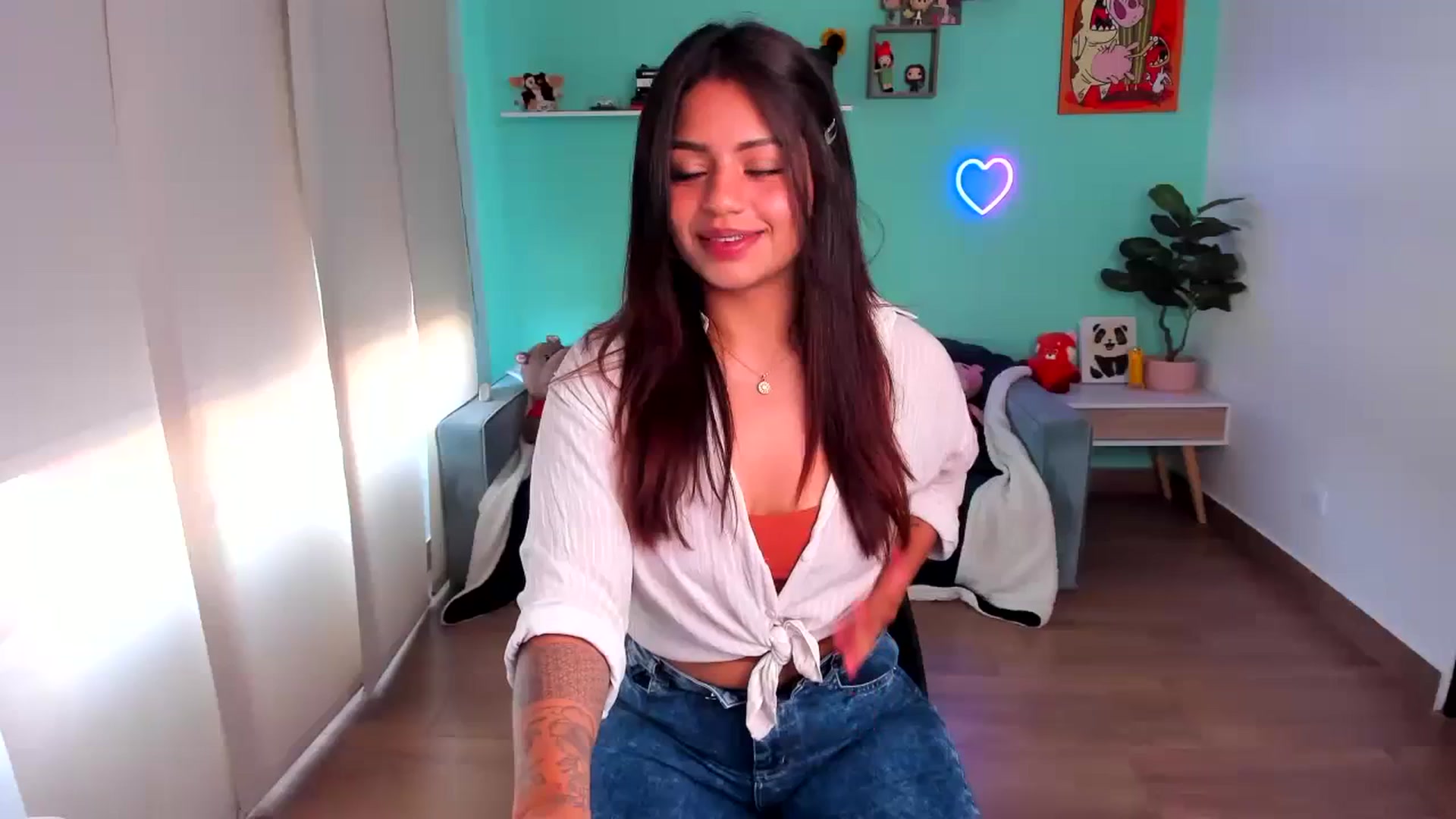 Gallery image thumbnail from SarishaLove's myfreecams stream on, 10/08/2023, 12:30 image 5 of 20