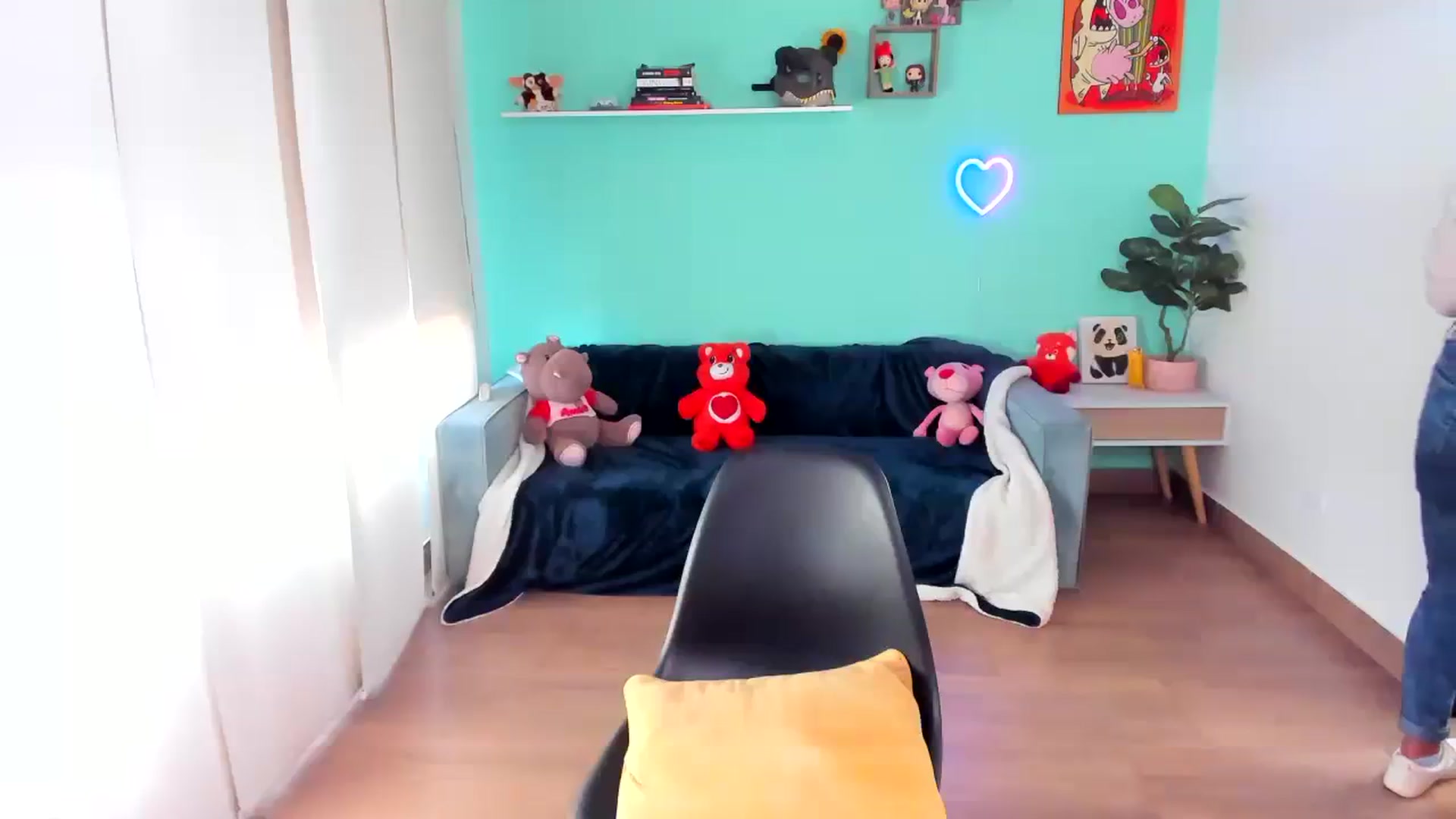 Gallery image thumbnail from SarishaLove's myfreecams stream on, 10/08/2023, 12:30 image 3 of 20