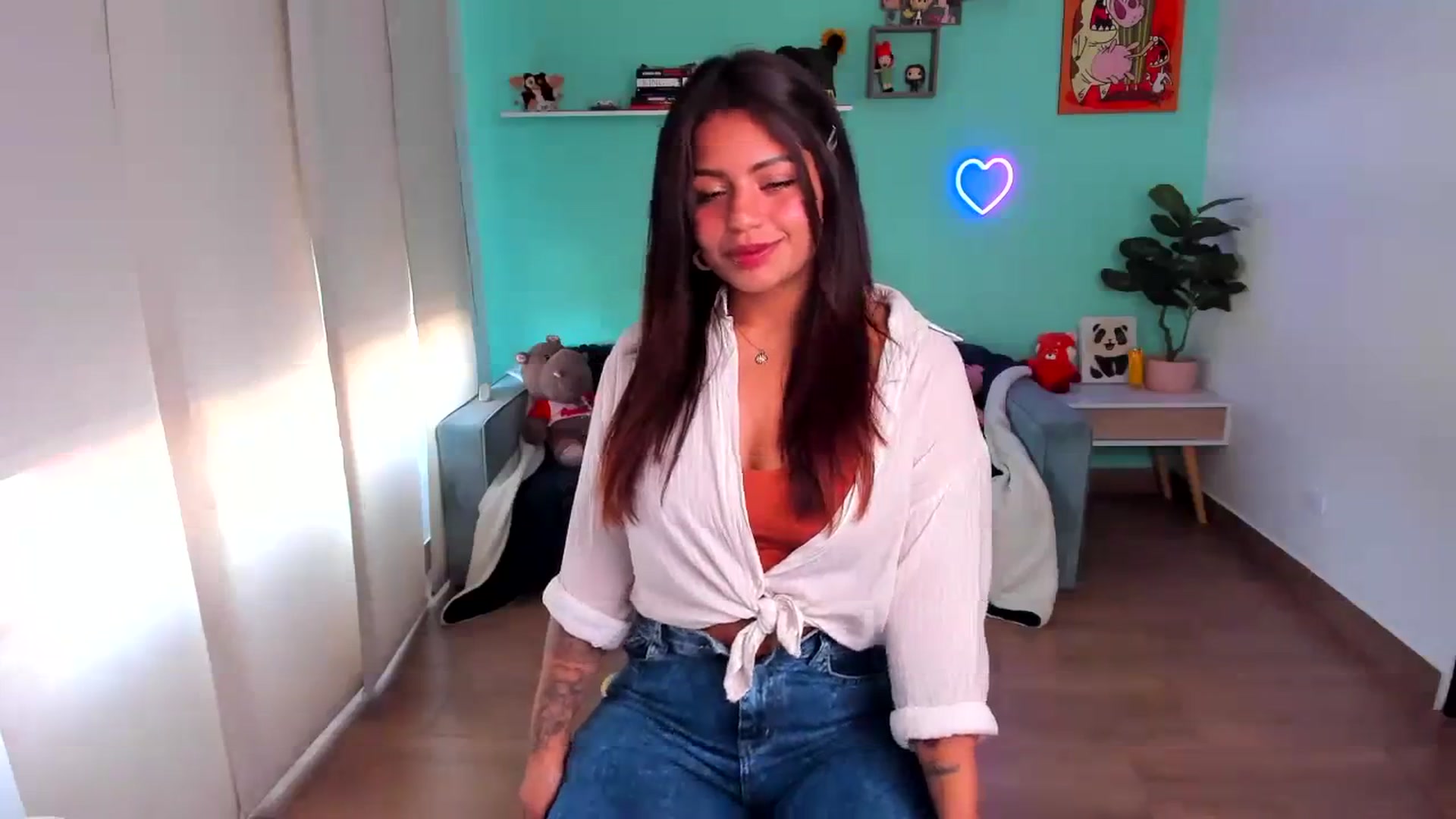 Gallery image thumbnail from SarishaLove's myfreecams stream on, 10/08/2023, 12:30 image 8 of 20