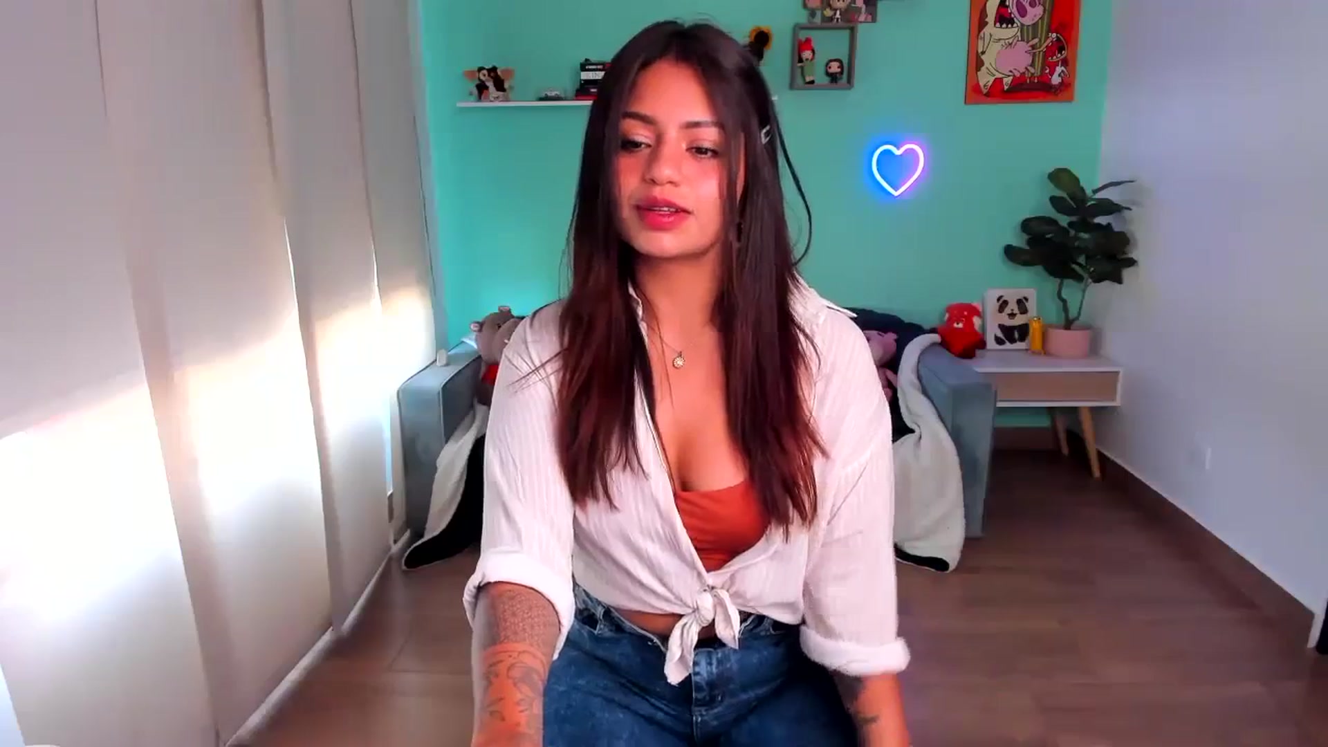 Gallery image thumbnail from SarishaLove's myfreecams stream on, 10/08/2023, 12:30 image 6 of 20