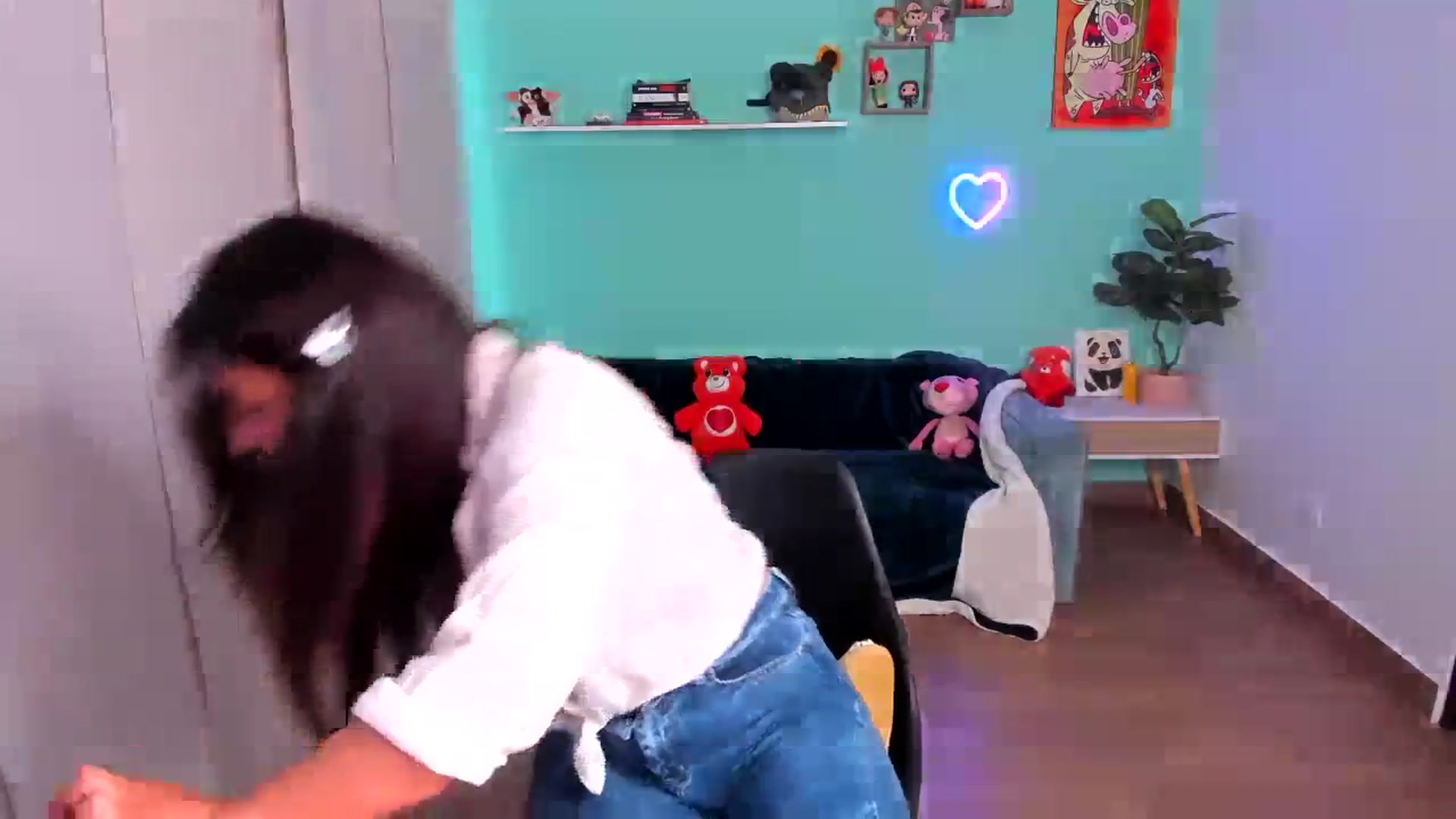 Gallery image thumbnail from SarishaLove's myfreecams stream on, 10/08/2023, 13:25 image 18 of 20