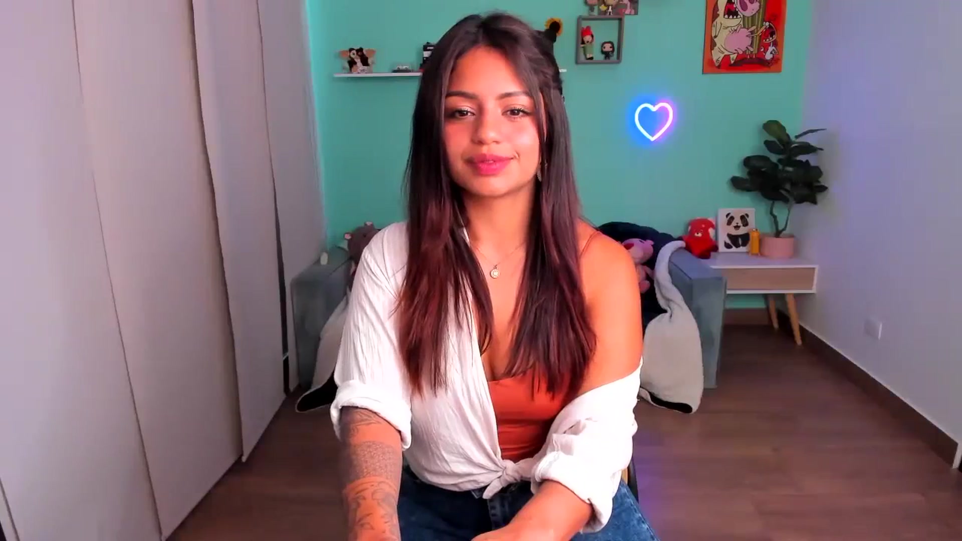 Gallery image thumbnail from SarishaLove's myfreecams stream on, 10/08/2023, 14:45 image 18 of 20