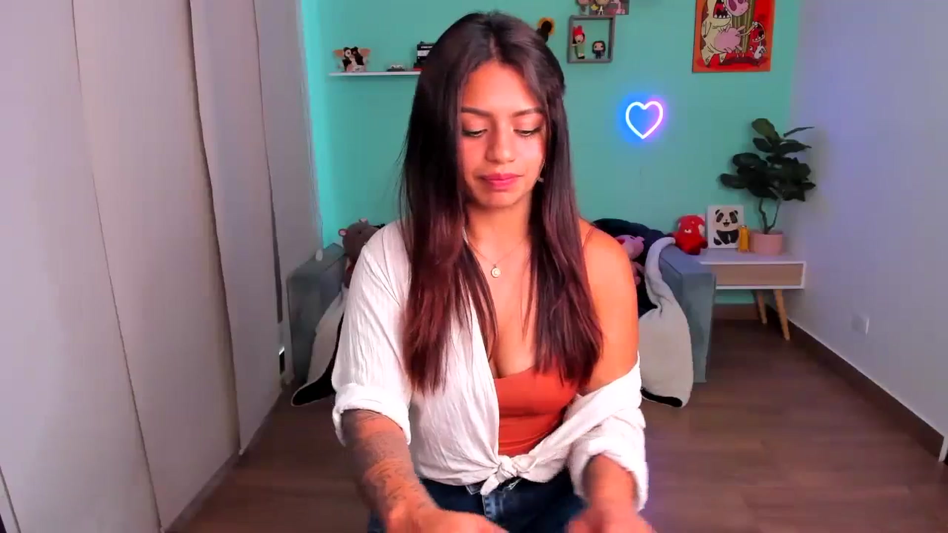 Gallery image thumbnail from SarishaLove's myfreecams stream on, 10/08/2023, 14:45 image 20 of 20