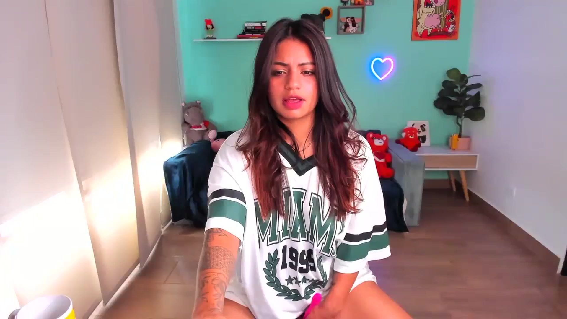 Gallery image thumbnail from SarishaLove's myfreecams stream on, 10/19/2023, 13:31 image 15 of 20