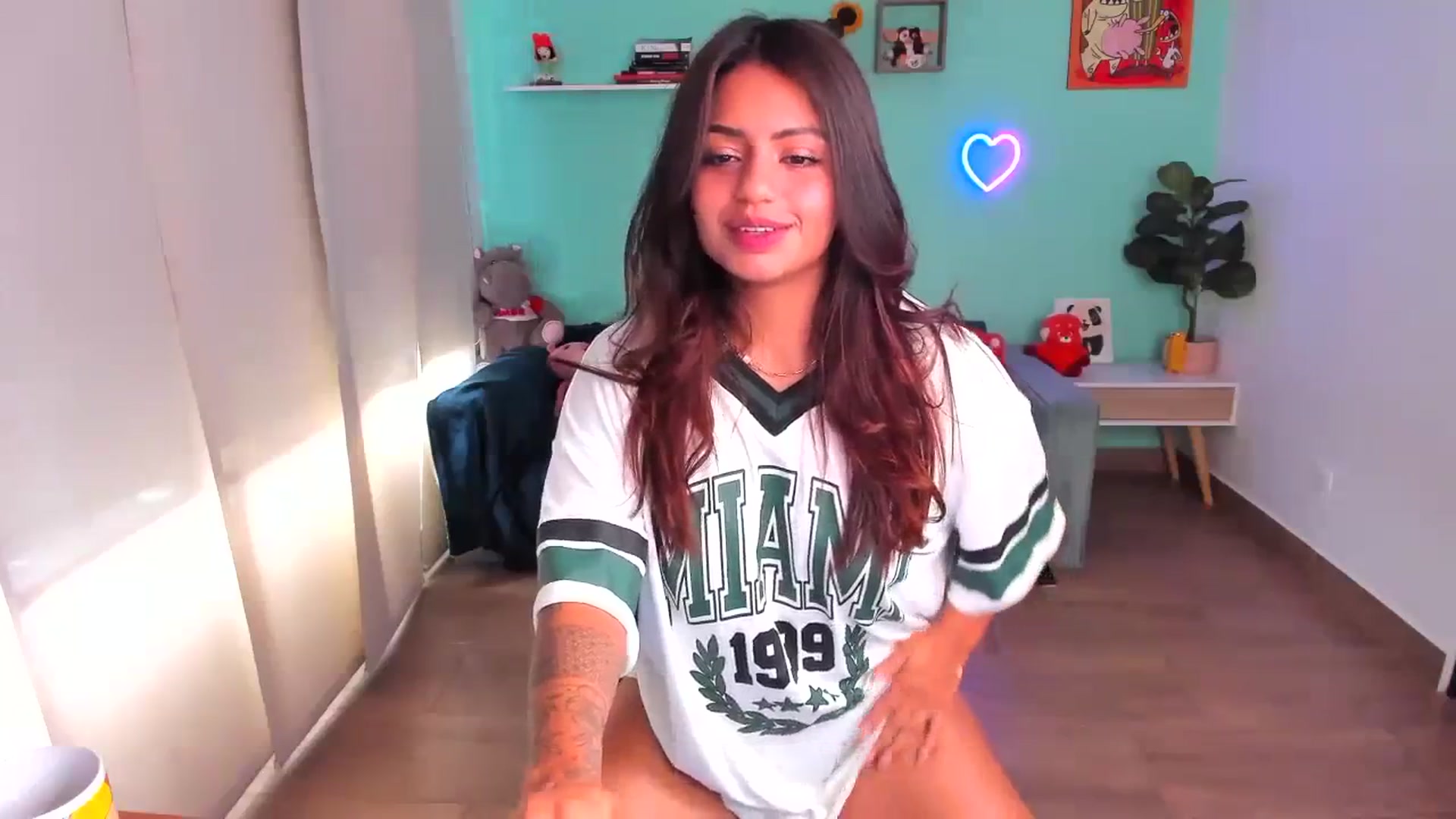 Gallery image thumbnail from SarishaLove's myfreecams stream on, 10/19/2023, 13:31 image 9 of 20