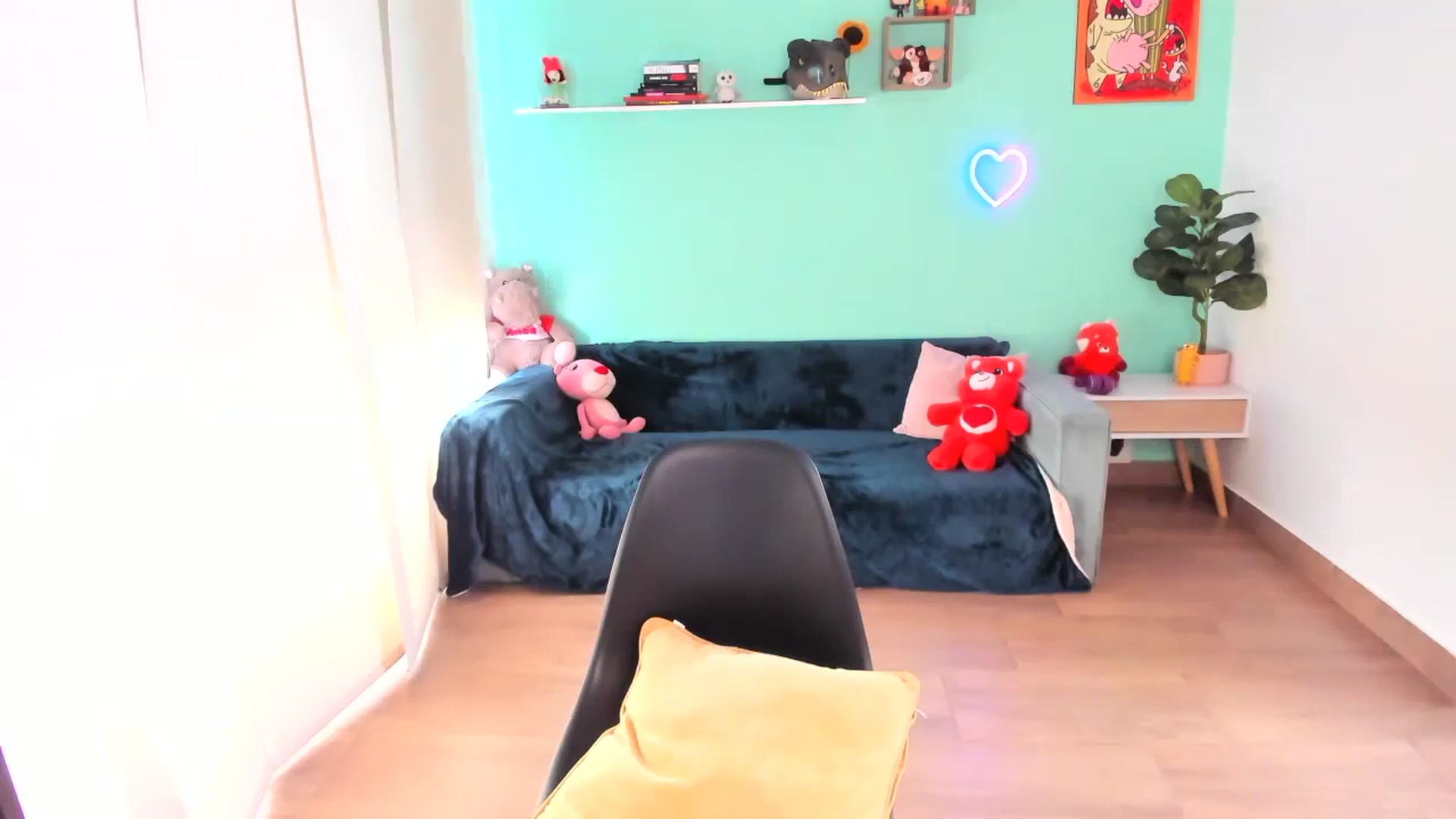 Gallery image thumbnail from SarishaLove's myfreecams stream on, 10/20/2023, 15:58 image 8 of 20