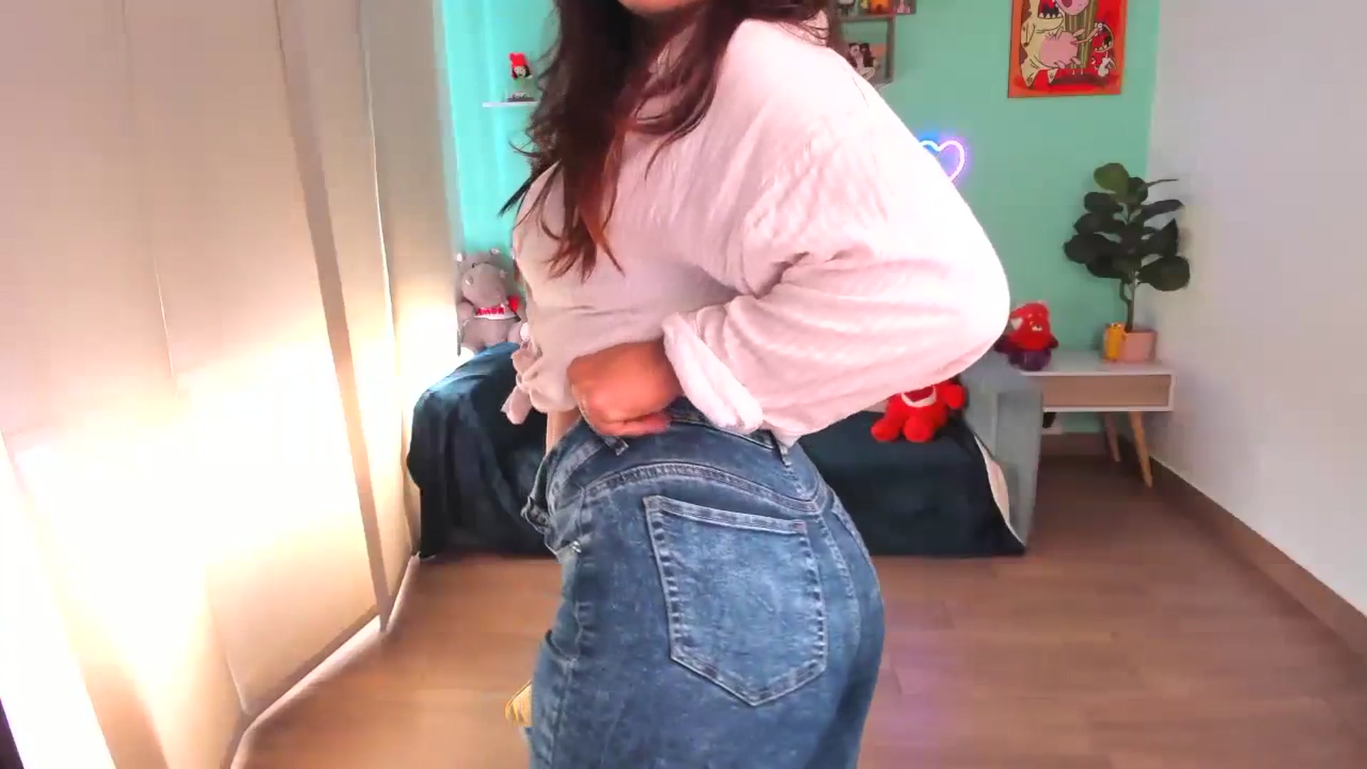 Gallery image thumbnail from SarishaLove's myfreecams stream on, 10/20/2023, 15:58 image 6 of 20